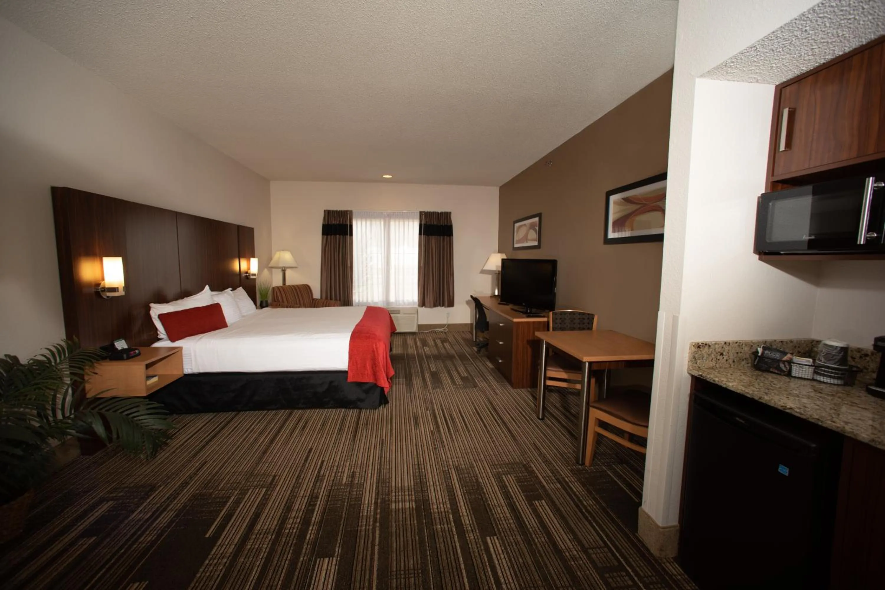 Bed in Northfield Inn Suites and Conference Center