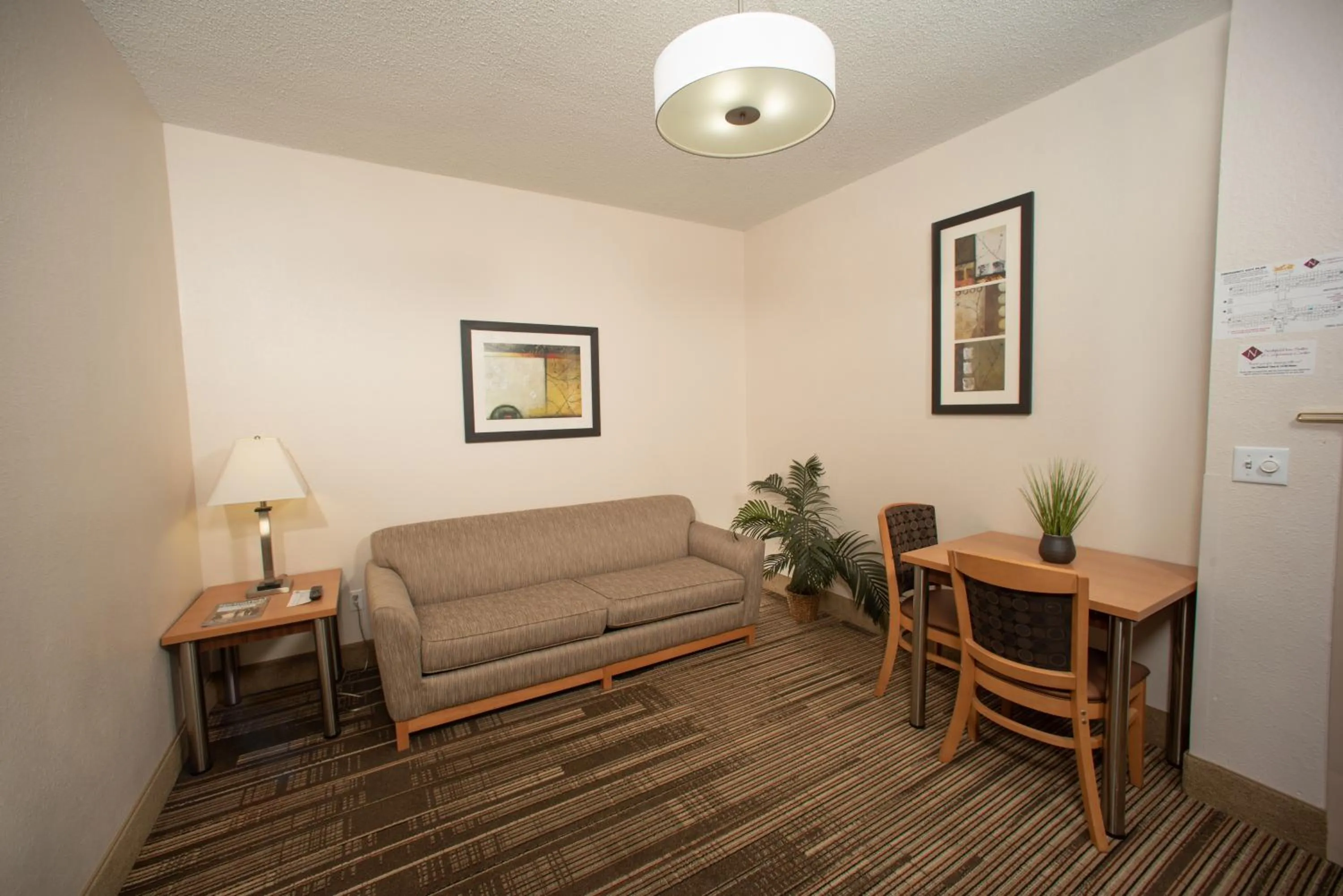 Living room in Northfield Inn Suites and Conference Center