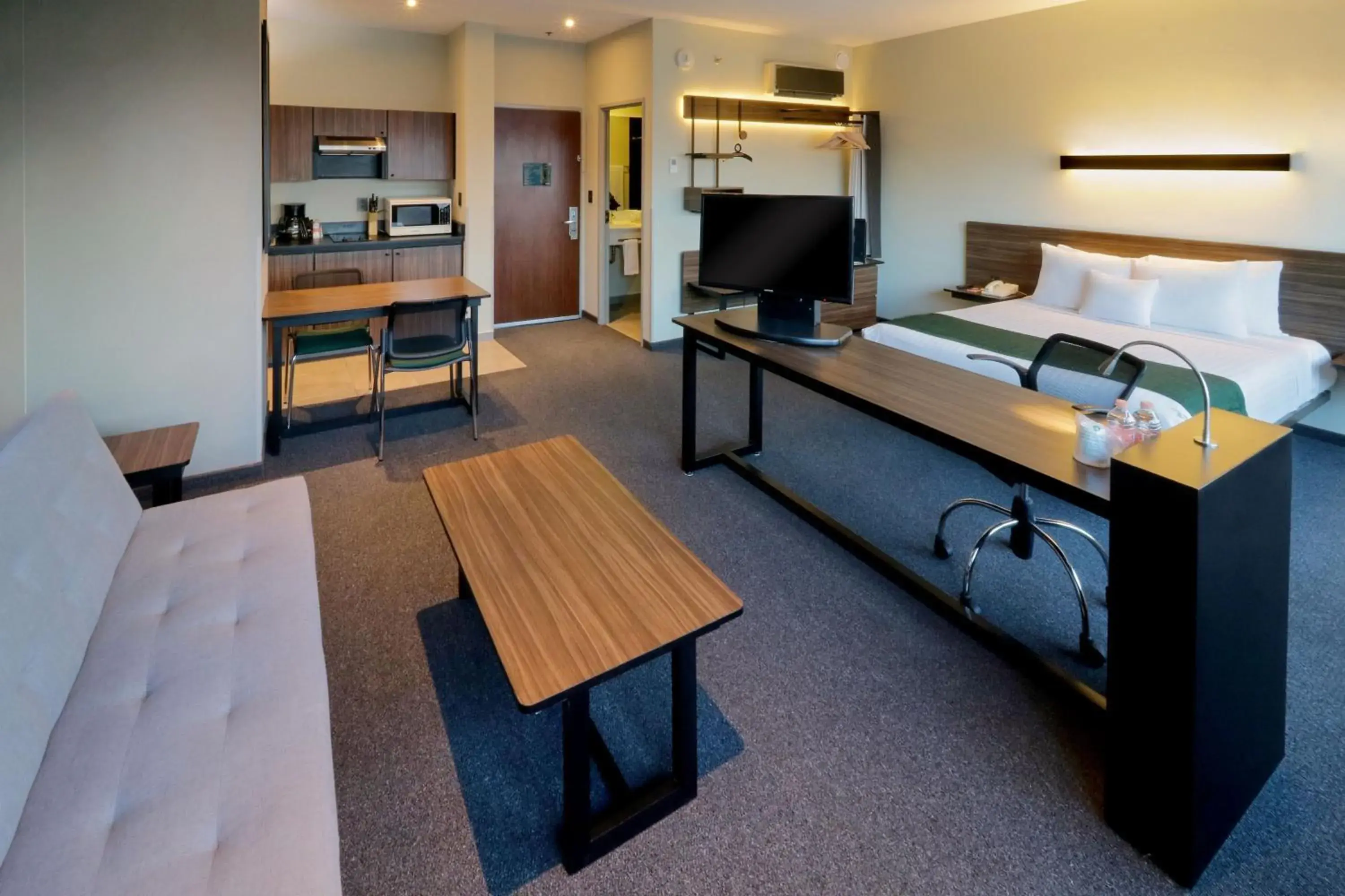 Queen Suite with Sofa Bed in City Express Suites by Marriott Ciudad de México Santa Fe Queen Suite with Sofa Bed in City Express Suites by Marriott Ciudad de México Santa Fe