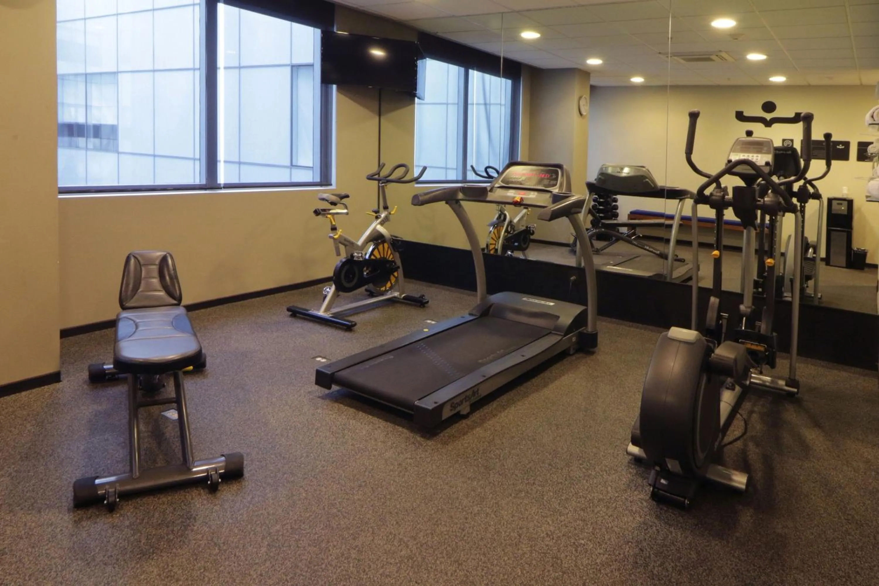 Fitness centre/facilities in City Express Suites by Marriott Ciudad de México Santa Fe