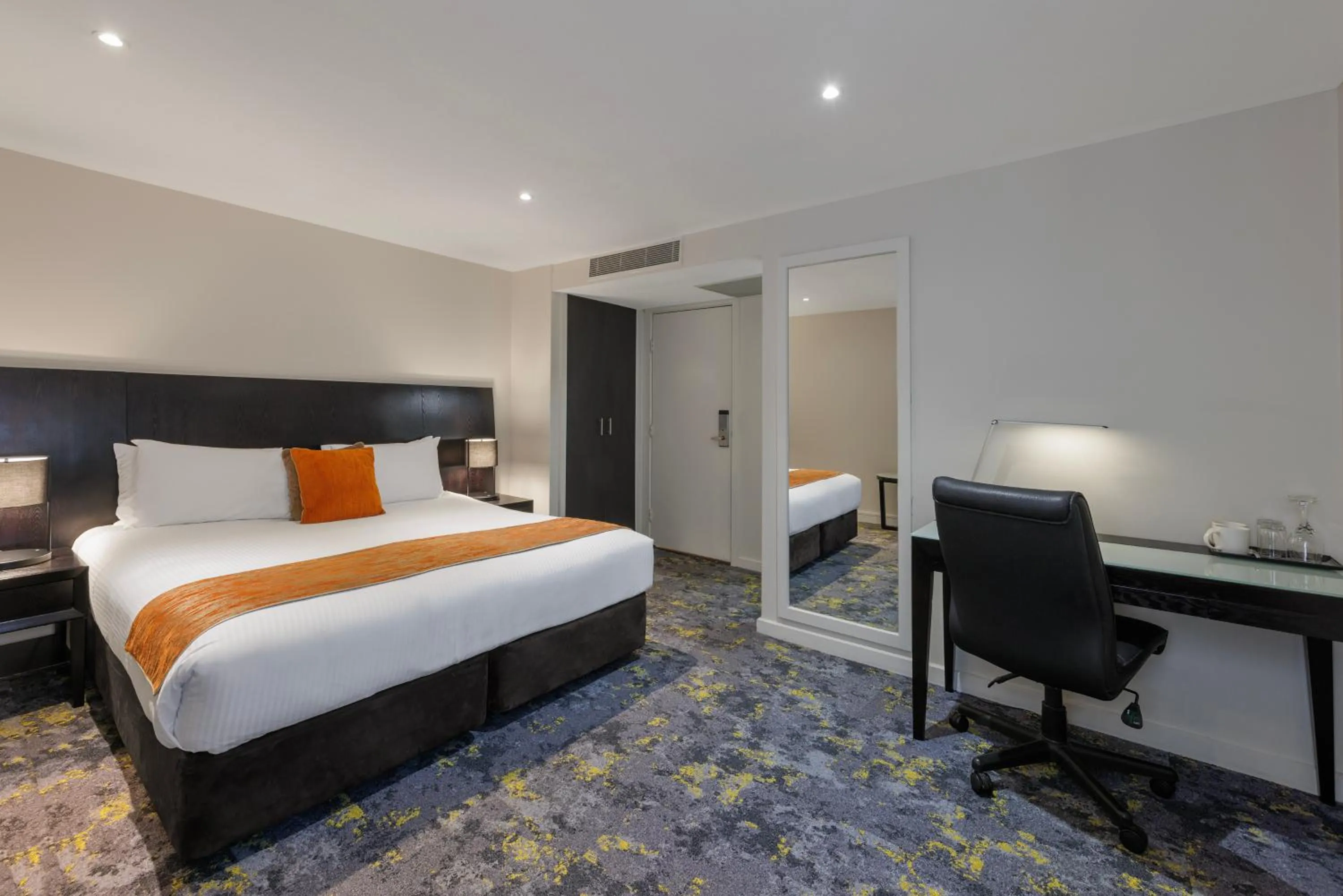 Bedroom, Bed in Hotel Grand Chancellor Melbourne
