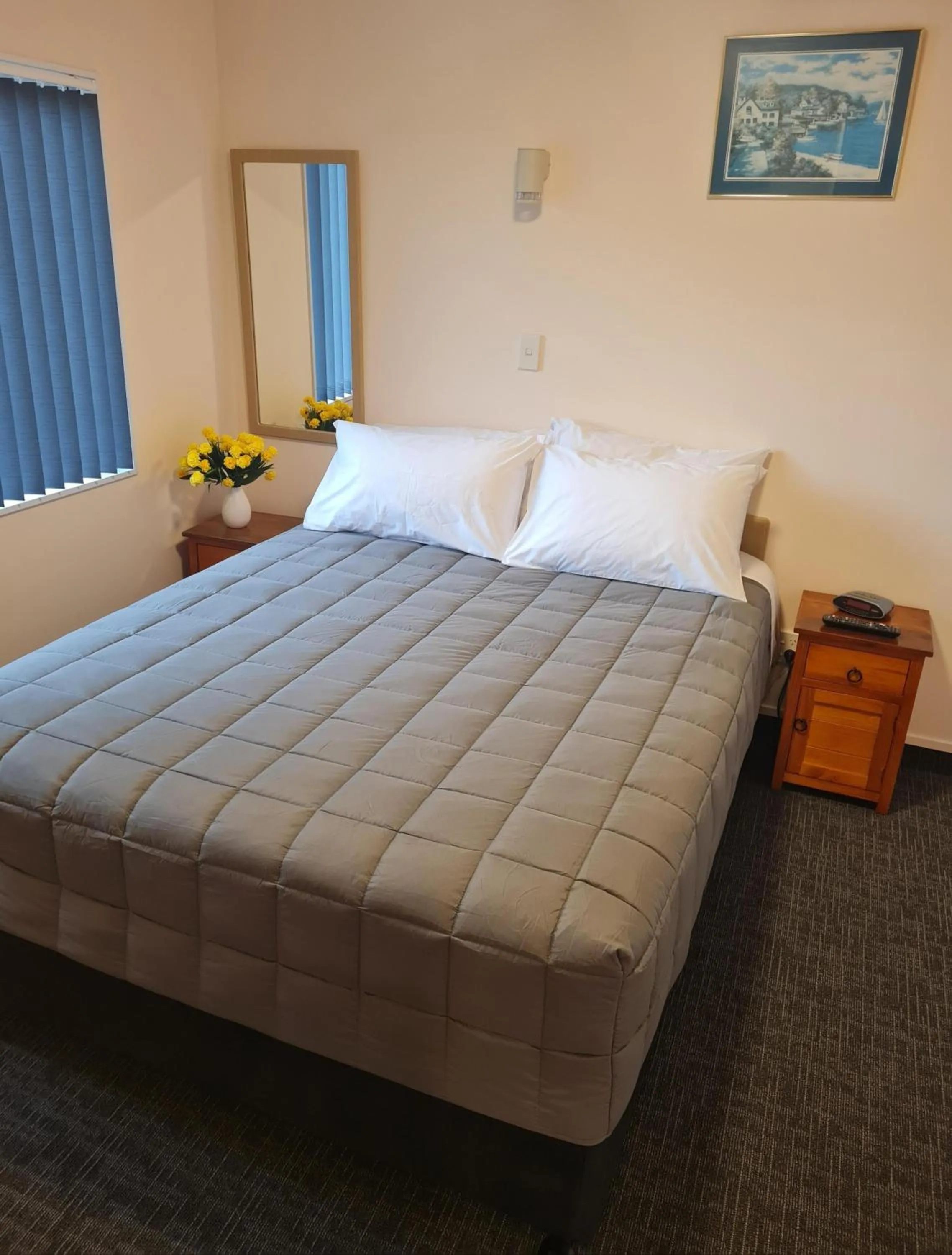 Bed in Avenue Heights Motel