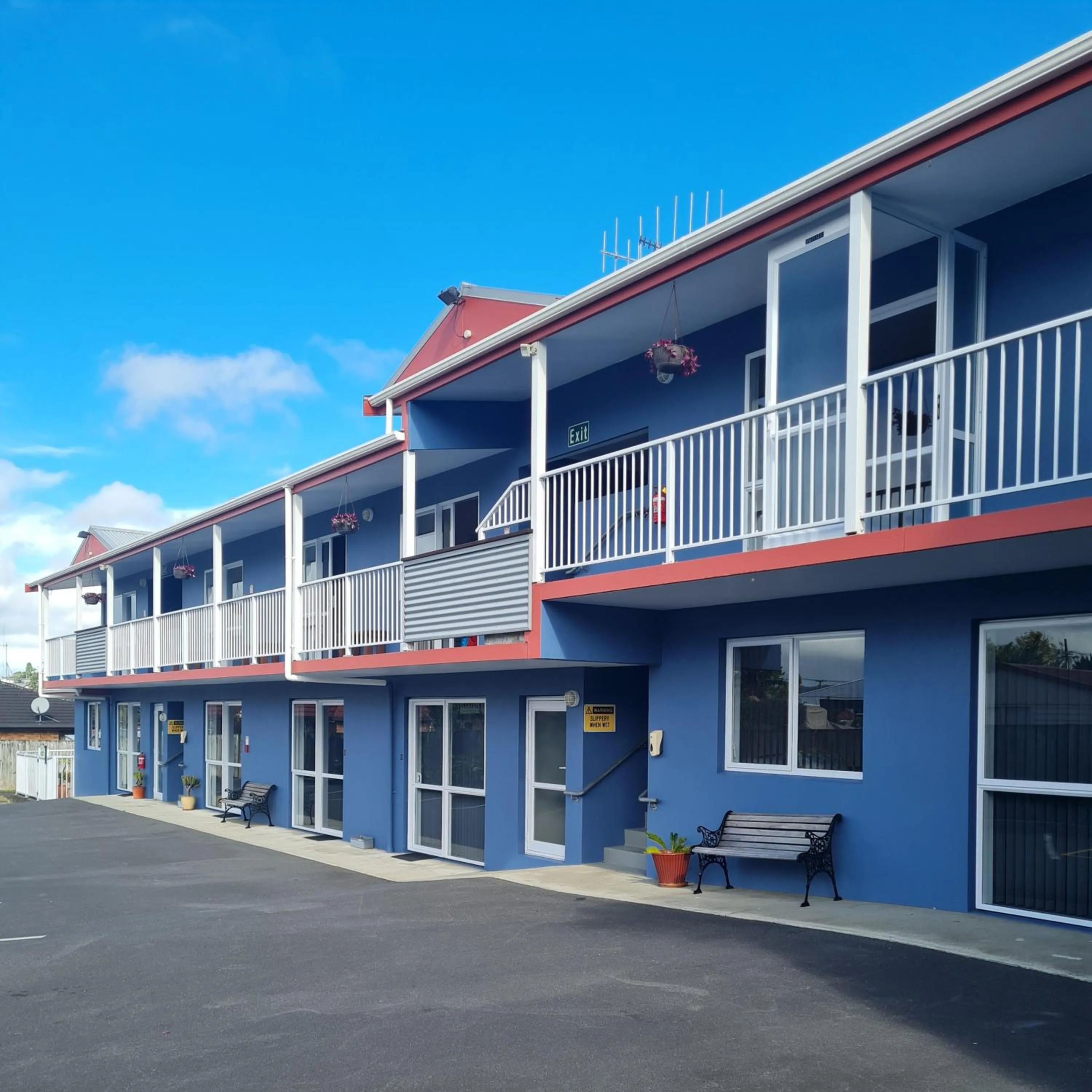 Property building in Avenue Heights Motel