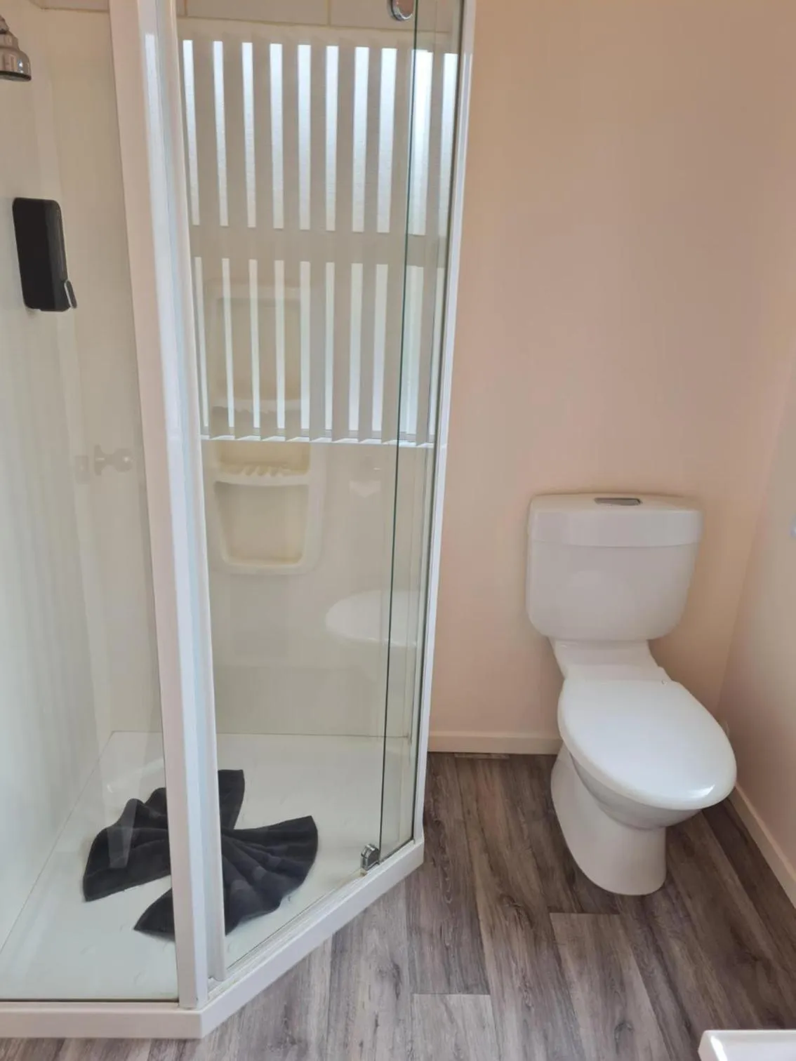 Shower in Avenue Heights Motel