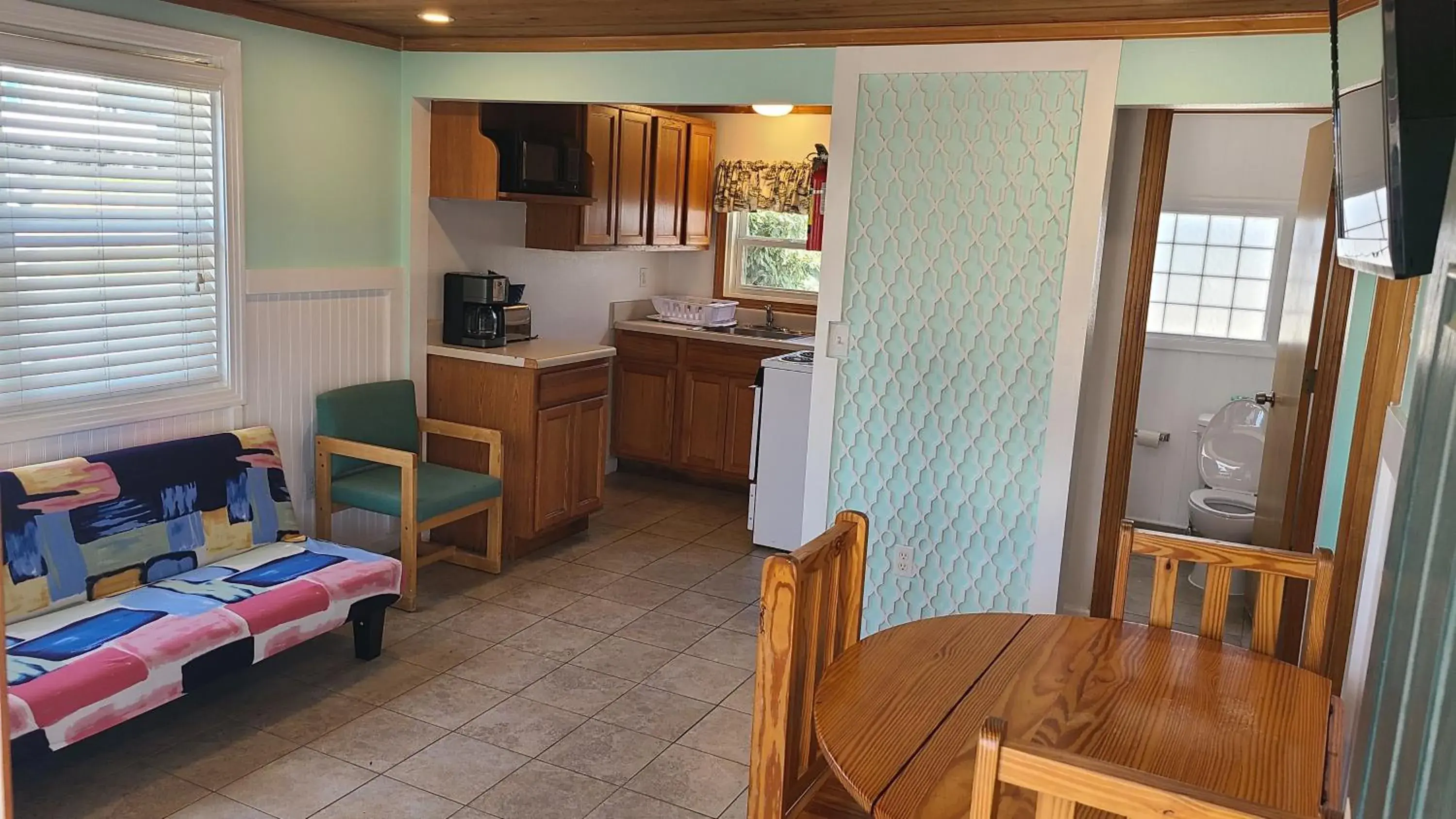 Two-Bedroom Apartment - single occupancy in Driftin Sands Motel Two-Bedroom Apartment - single occupancy in Driftin Sands Motel