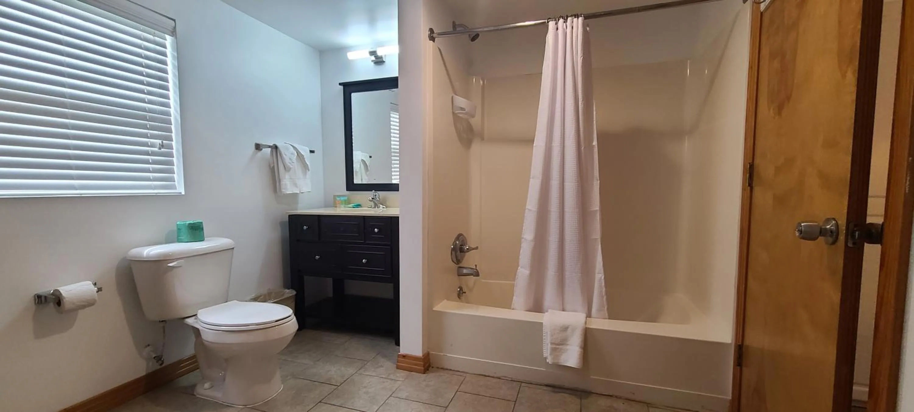 Bathroom in Driftin Sands Motel