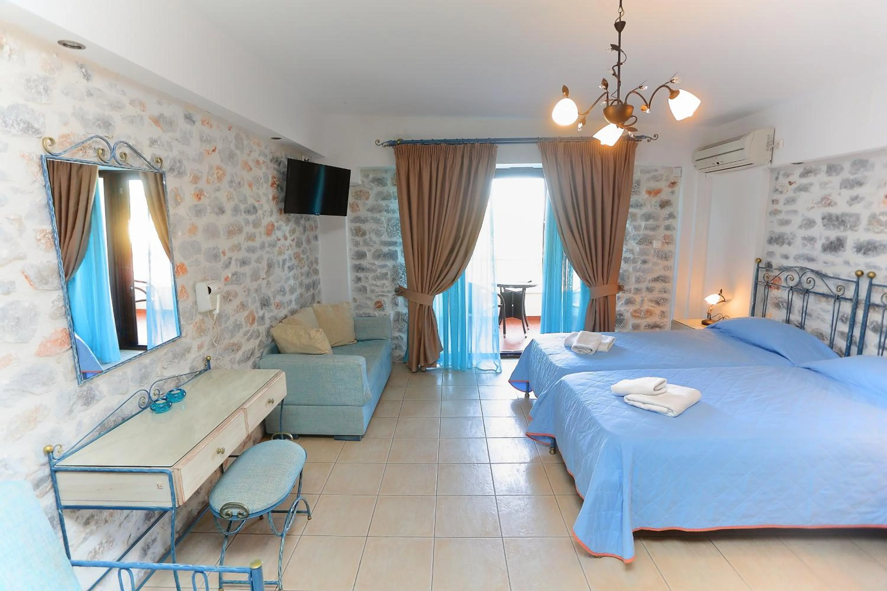 Photo of the whole room, Bed in Vathi Hotel Apartment Hotel