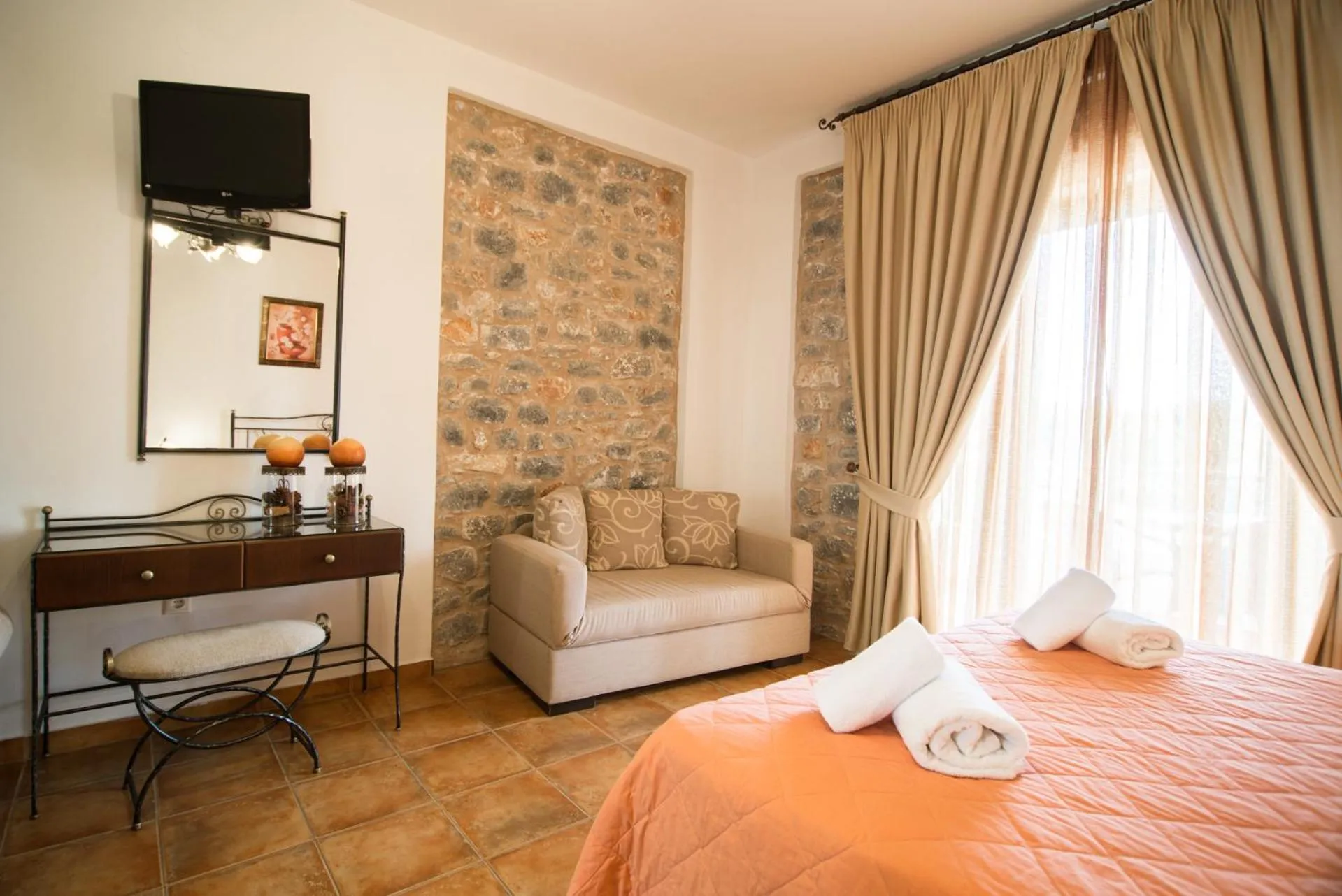 Photo of the whole room, Bed in Vathi Hotel Apartment Hotel