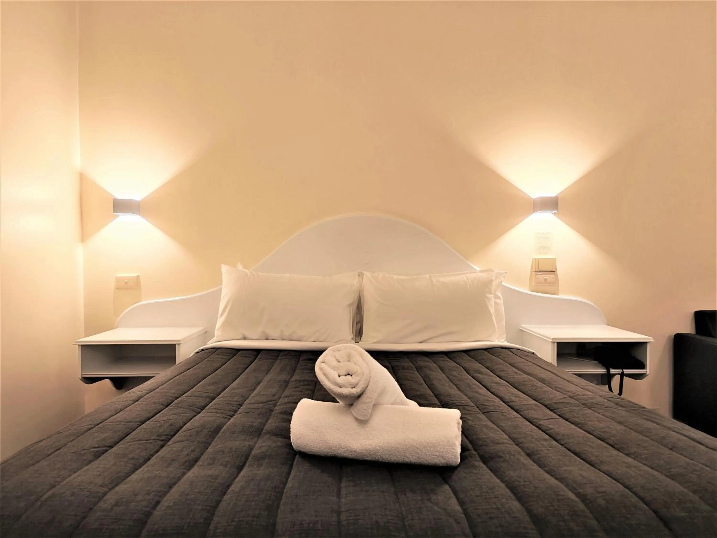 Bed in St Georges Motor Inn