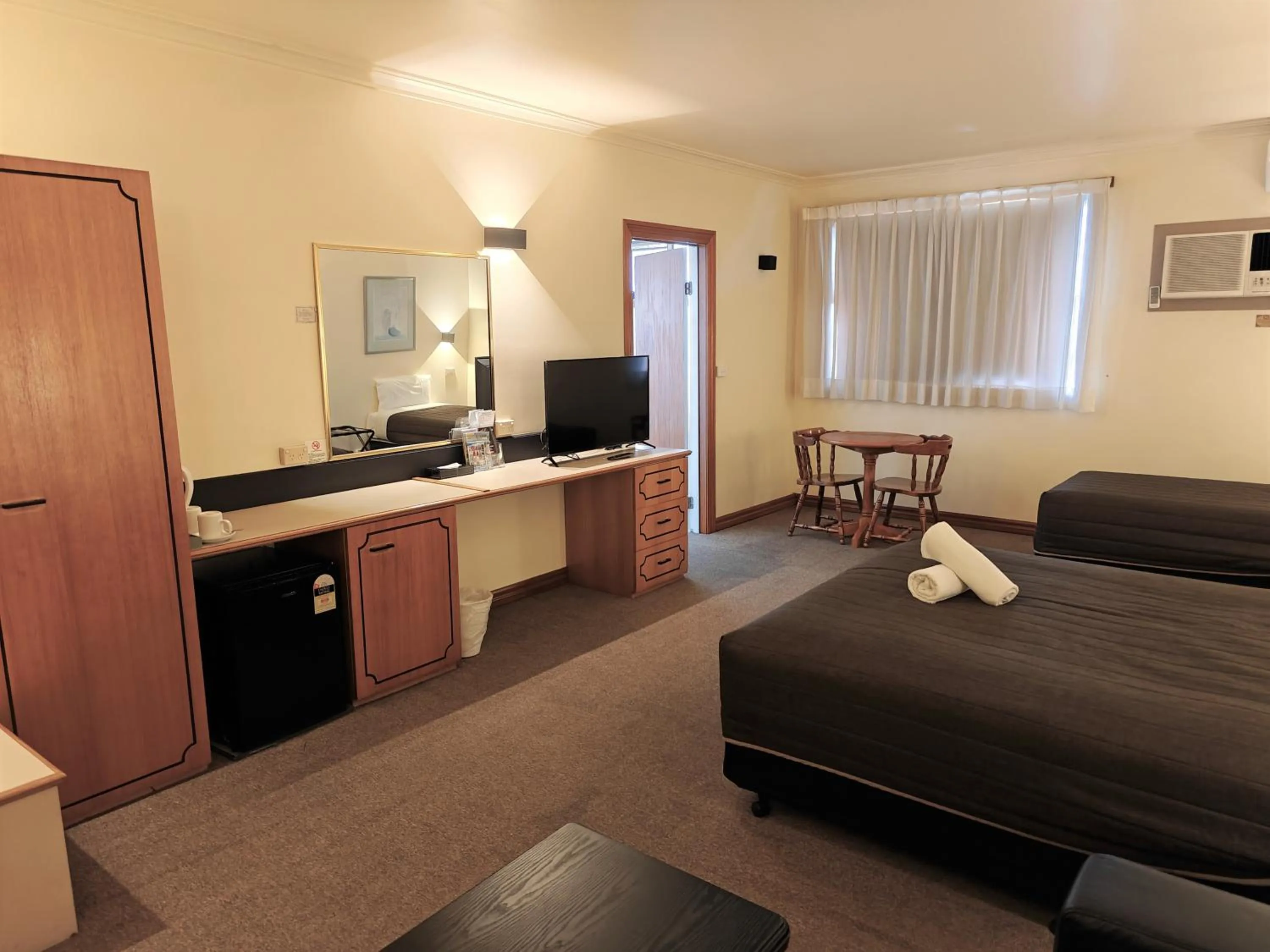 Bed in St Georges Motor Inn