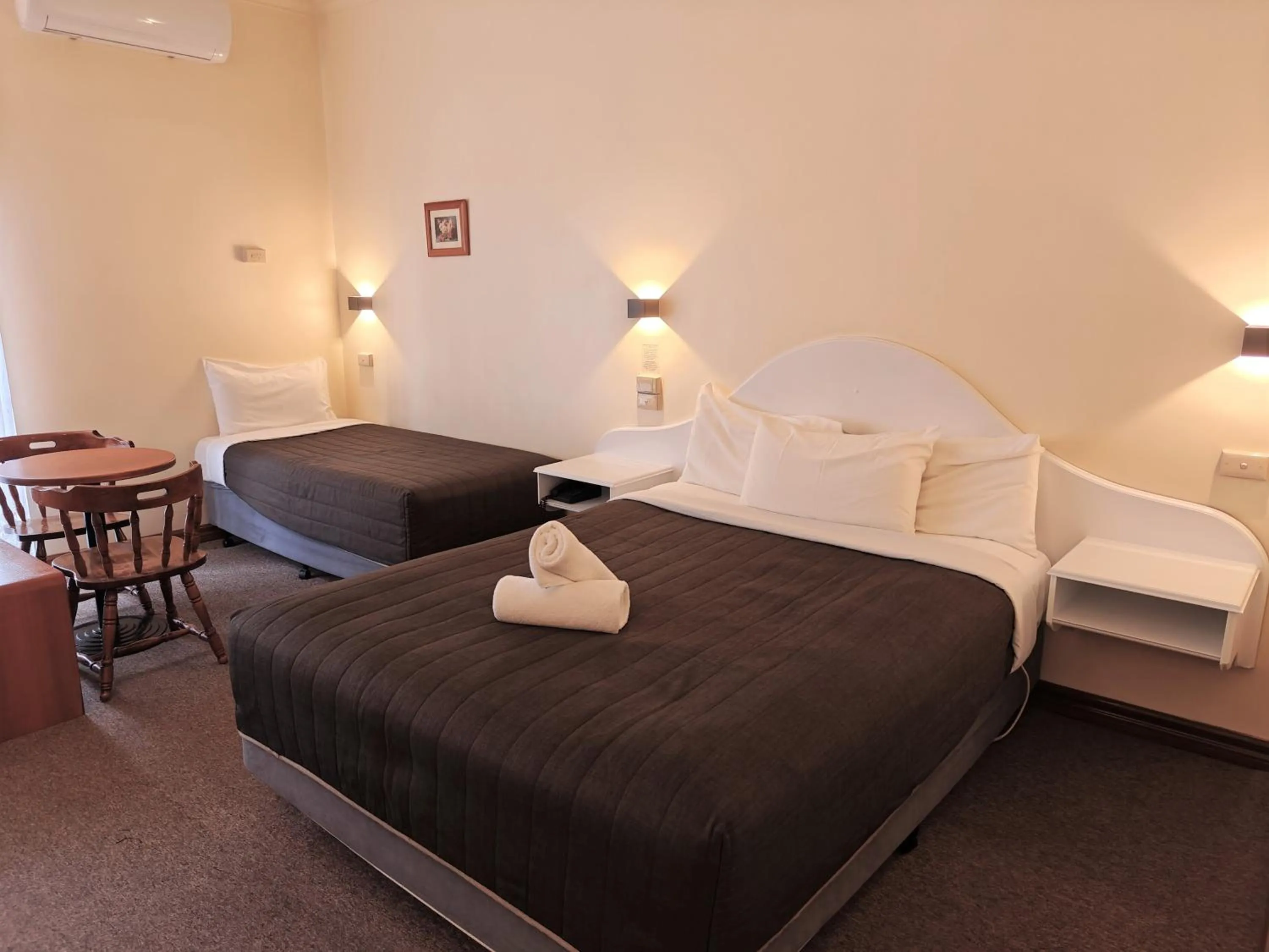 Bedroom, Bed in St Georges Motor Inn