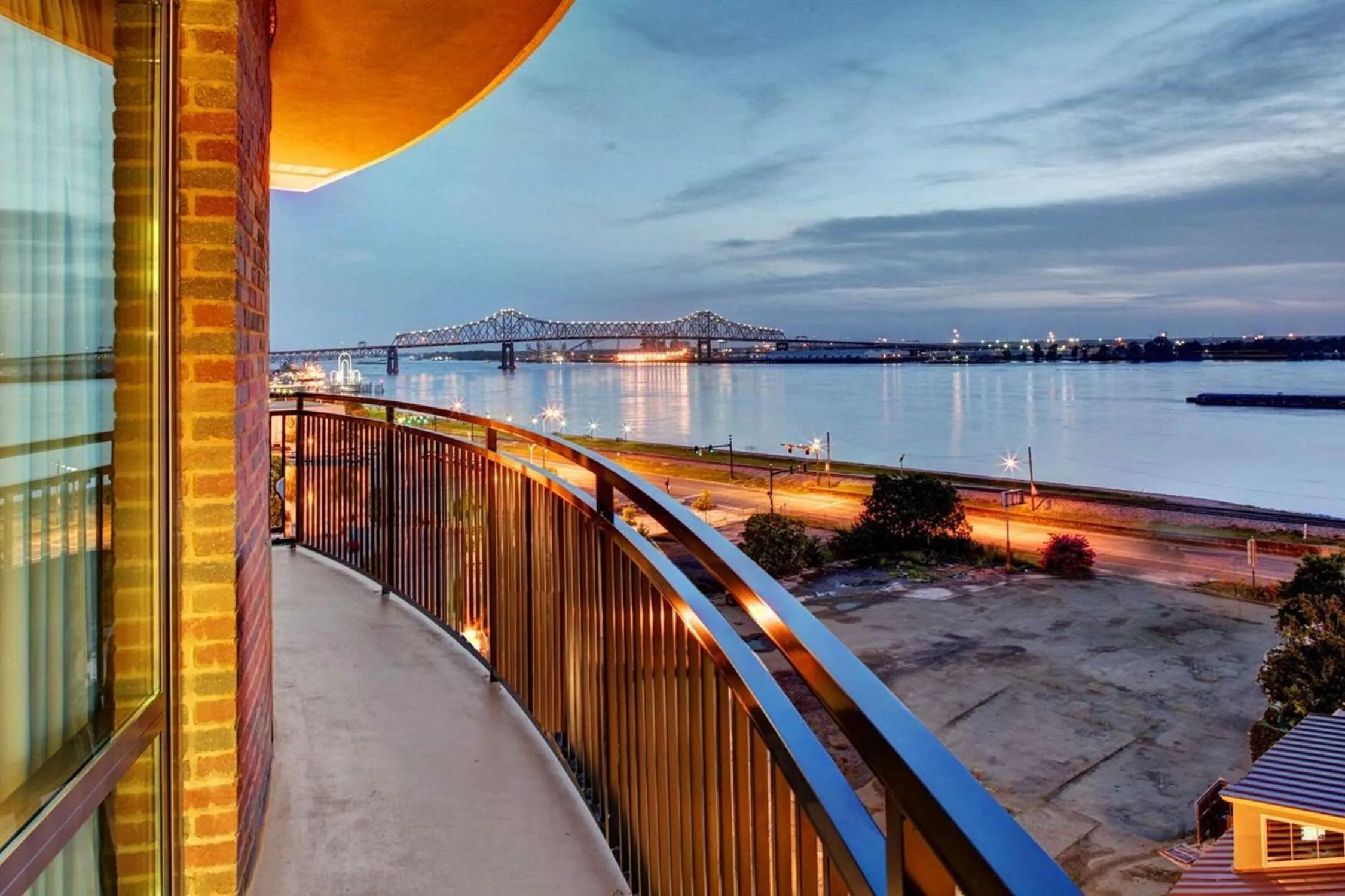 Property building in Hampton Inn & Suites Baton Rouge Downtown