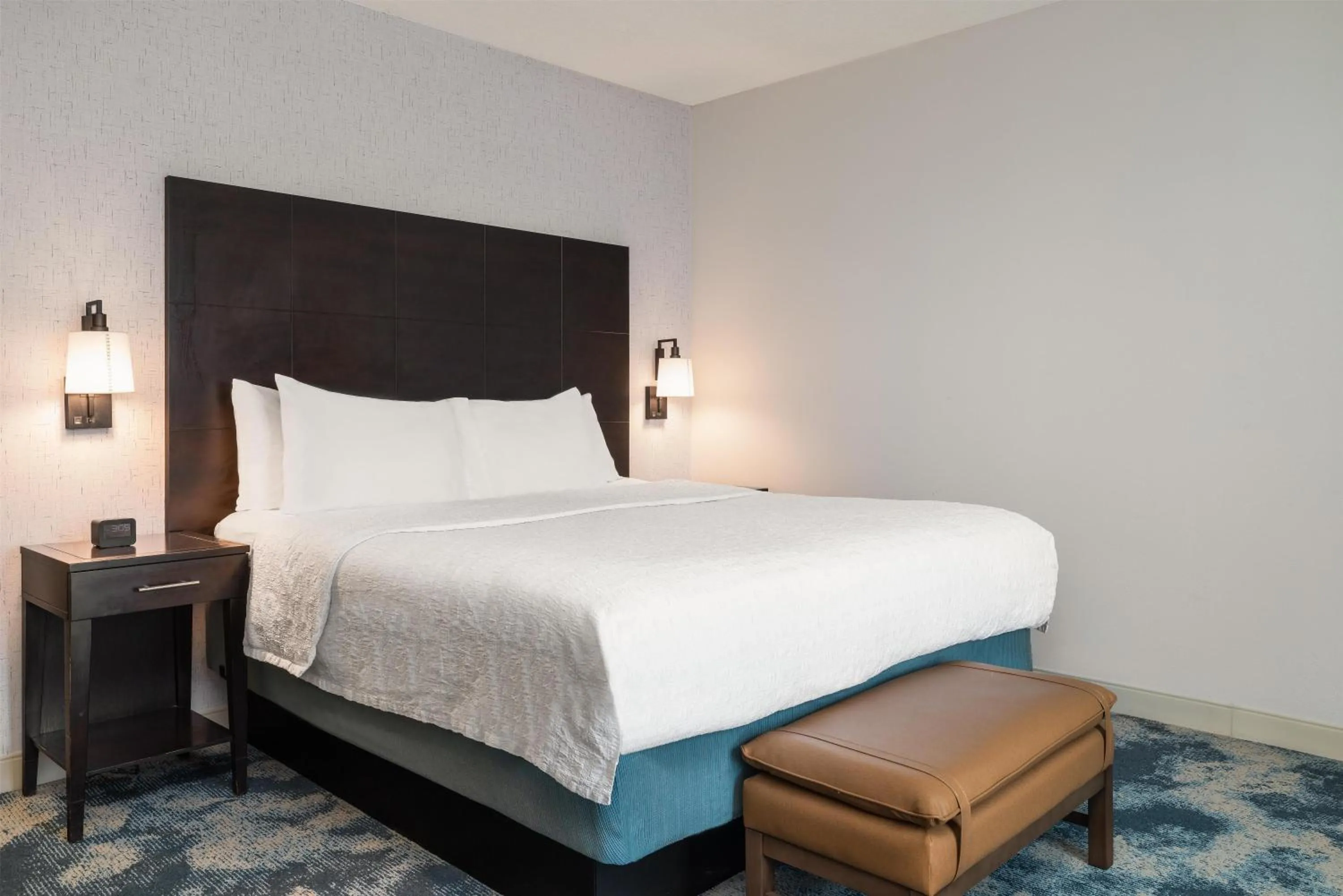 Bed in Hampton Inn & Suites Baton Rouge Downtown