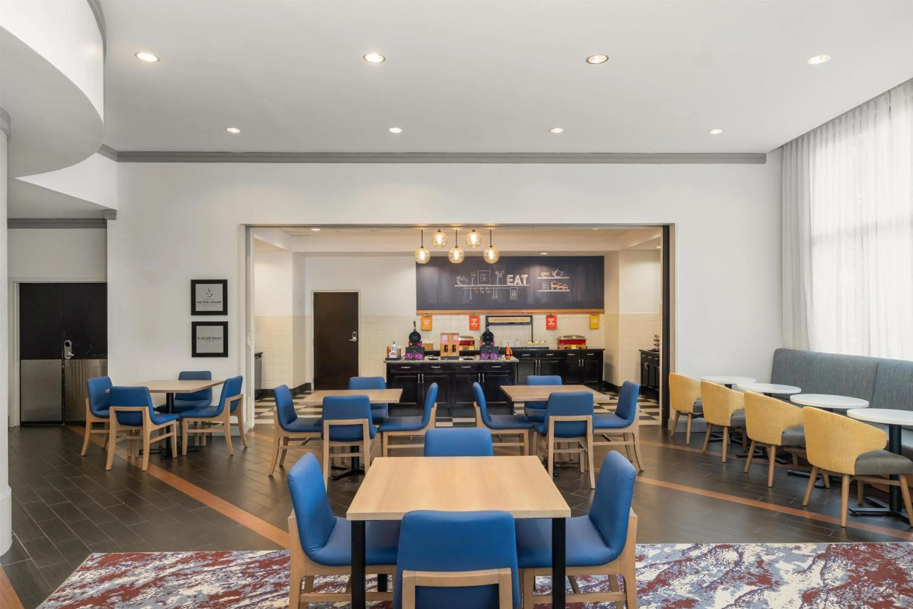 Breakfast in Hampton Inn & Suites Baton Rouge Downtown