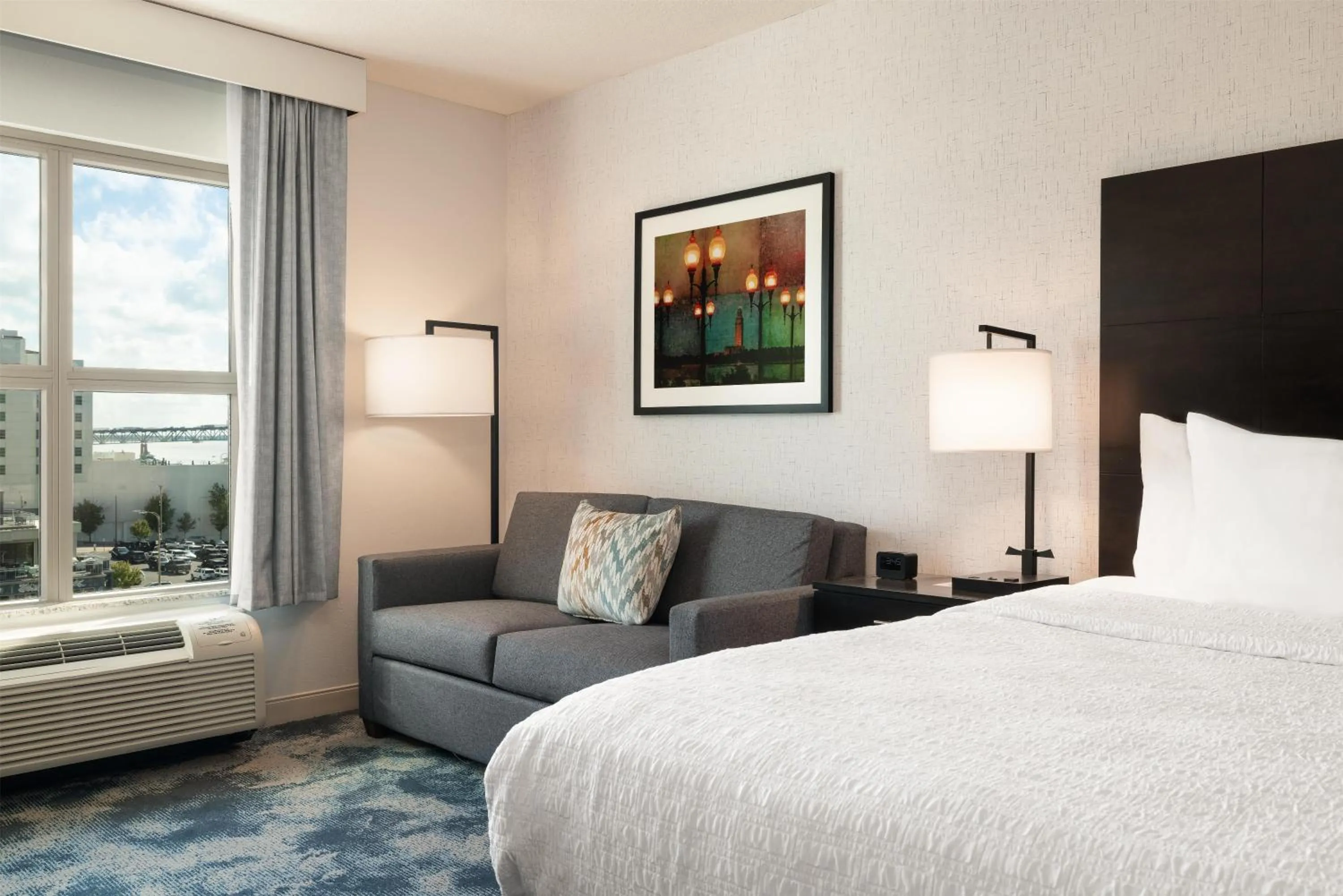 Living room, Bed in Hampton Inn & Suites Baton Rouge Downtown