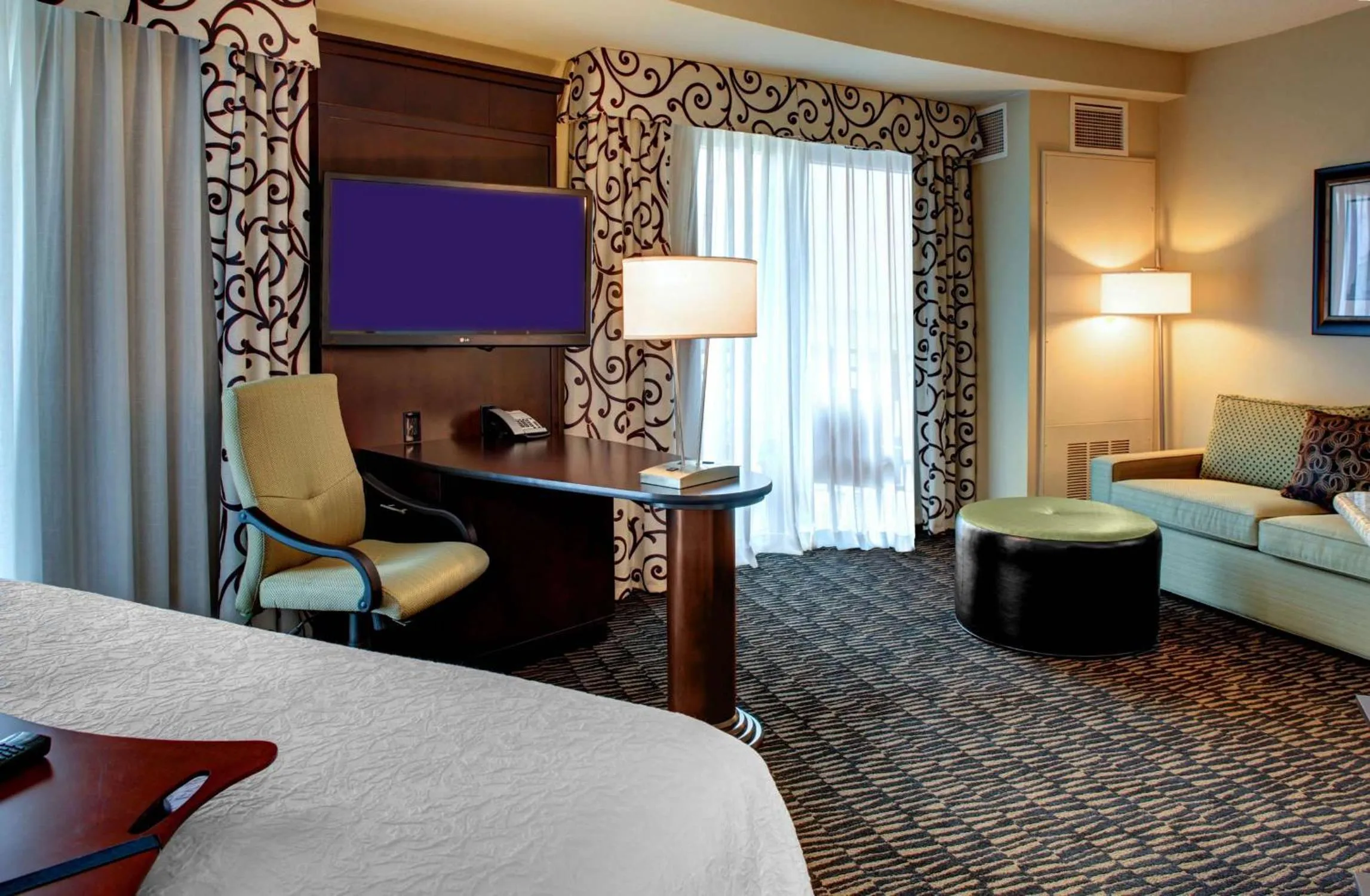 Bed in Hampton Inn & Suites Baton Rouge Downtown