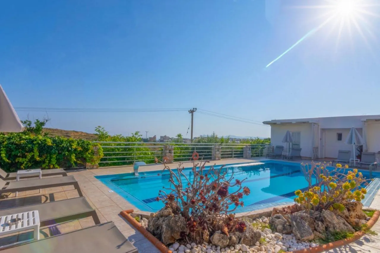 Swimming pool in Frida Apartments