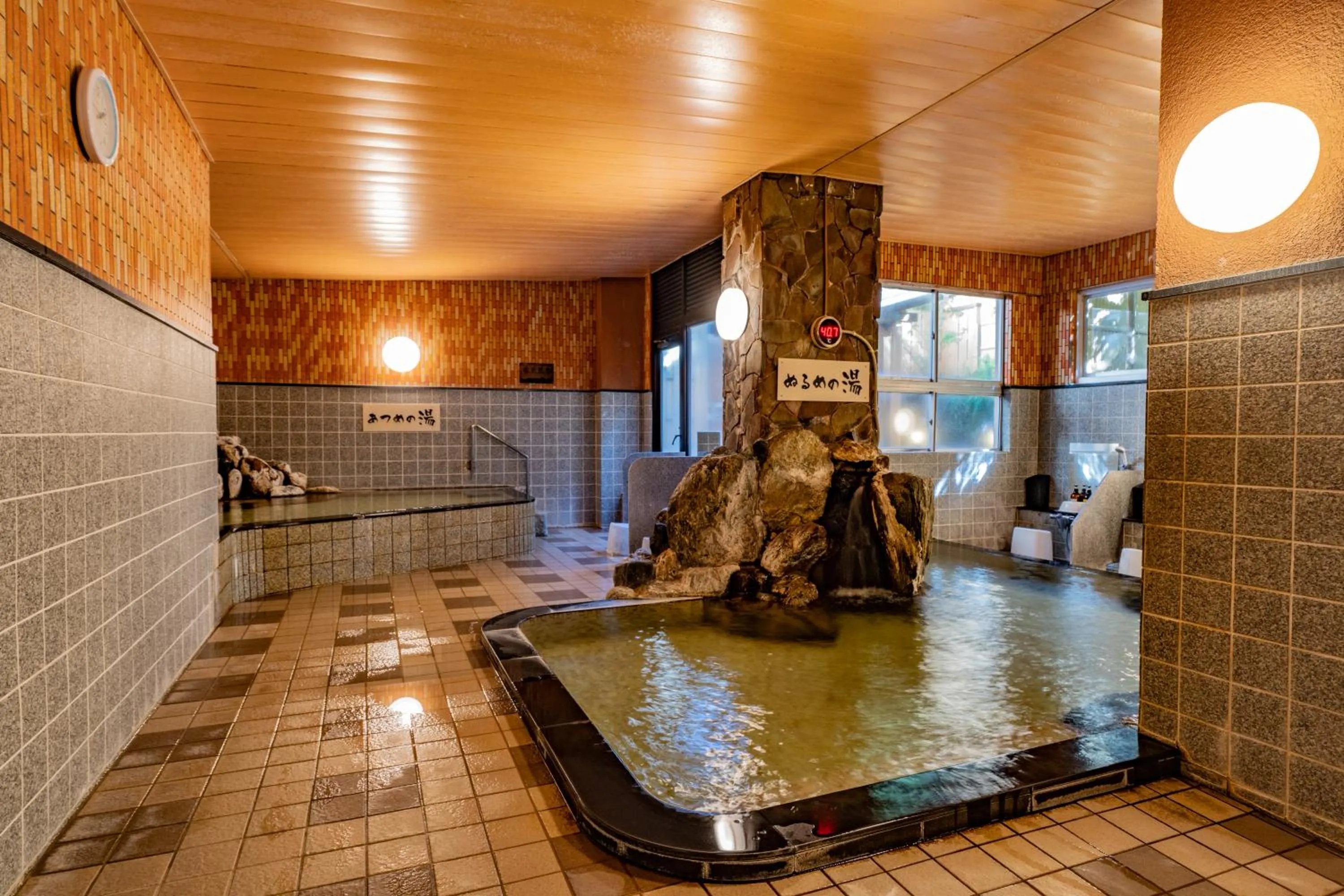 Hot Spring Bath in Ito Kowakien