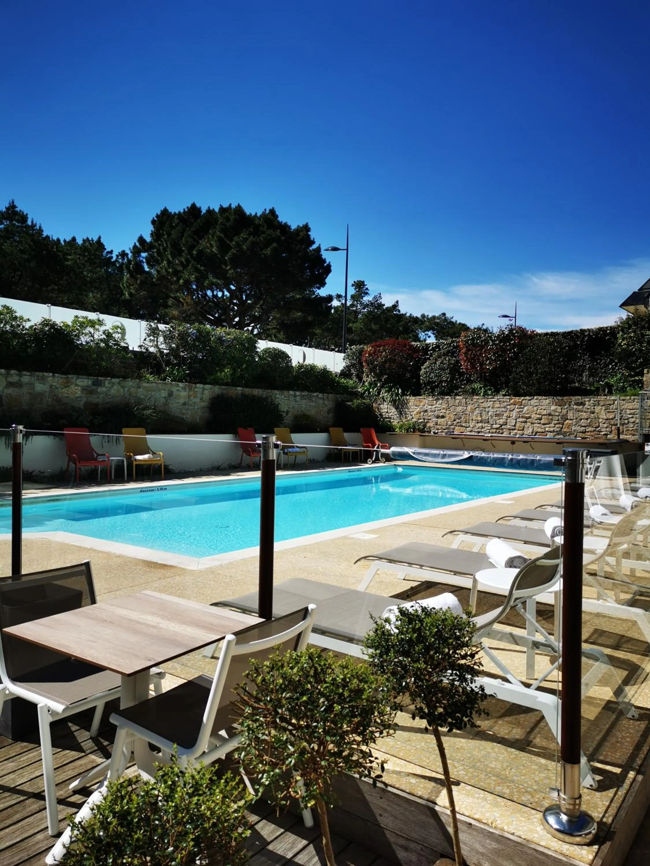 Swimming pool in Le Churchill Hôtel & Spa