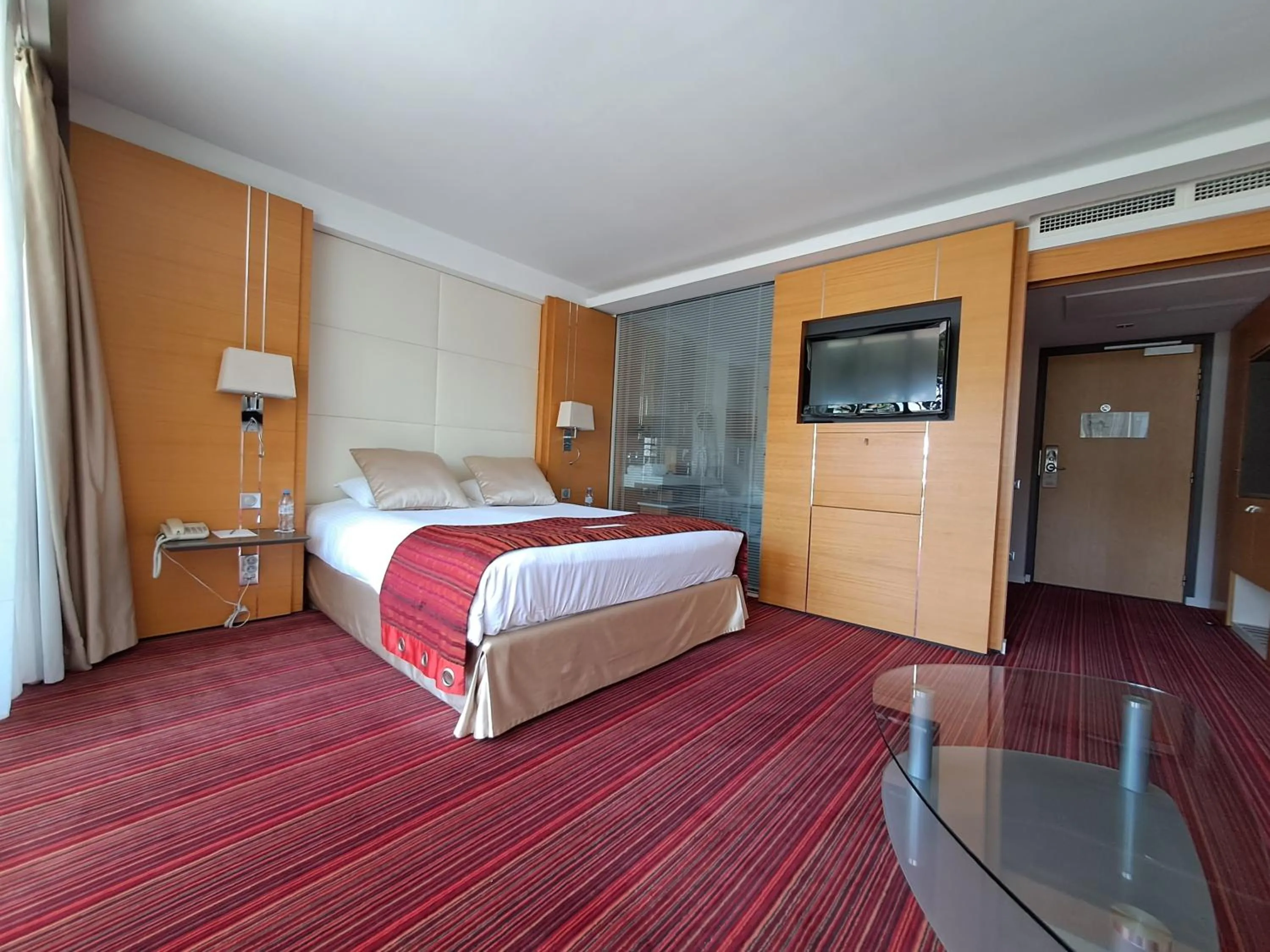 Photo of the whole room, Bed in Le Churchill Hôtel & Spa