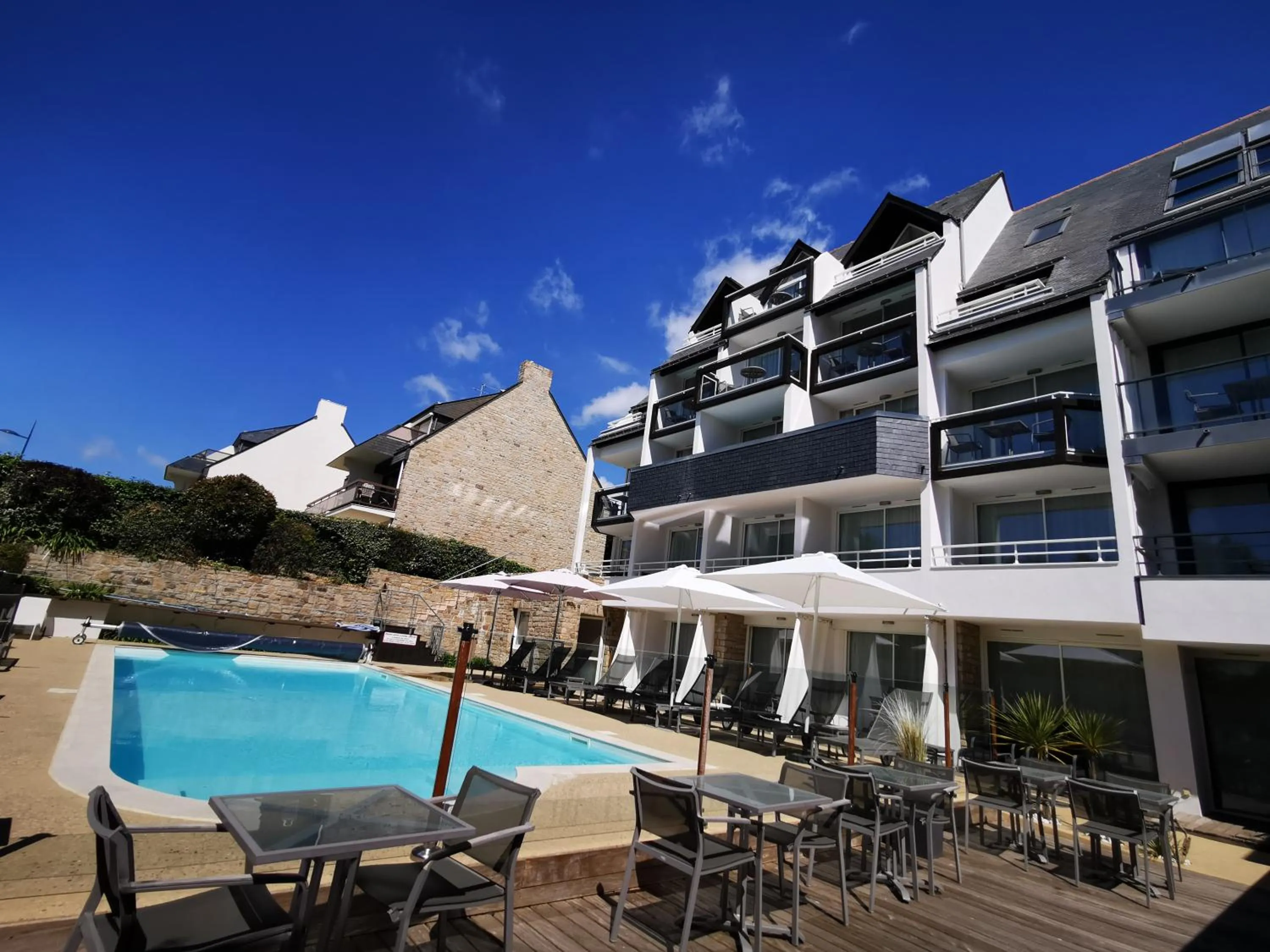 Property building in Le Churchill Hôtel & Spa