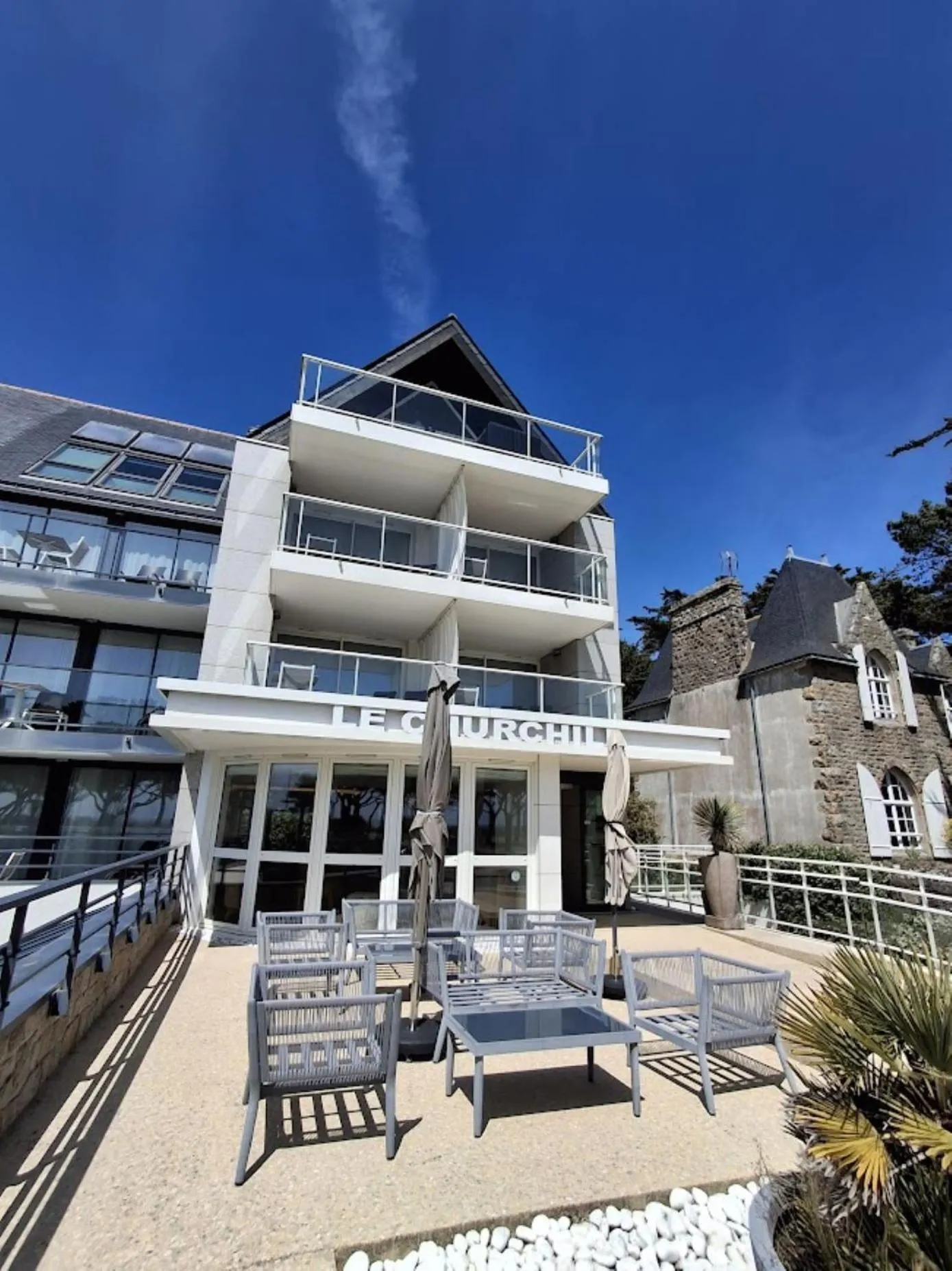 Property building in Le Churchill Hôtel & Spa