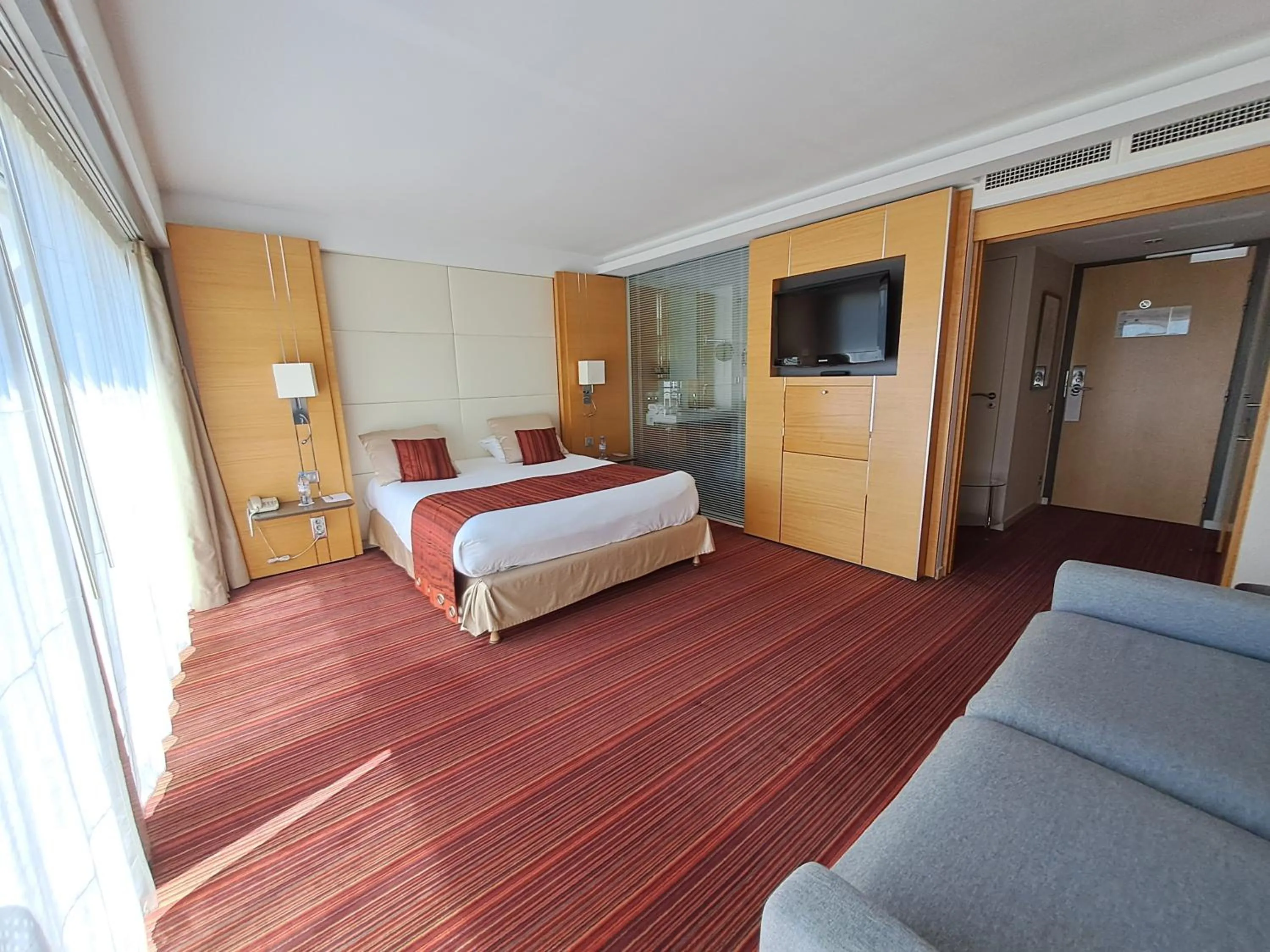 Photo of the whole room, Bed in Le Churchill Hôtel & Spa