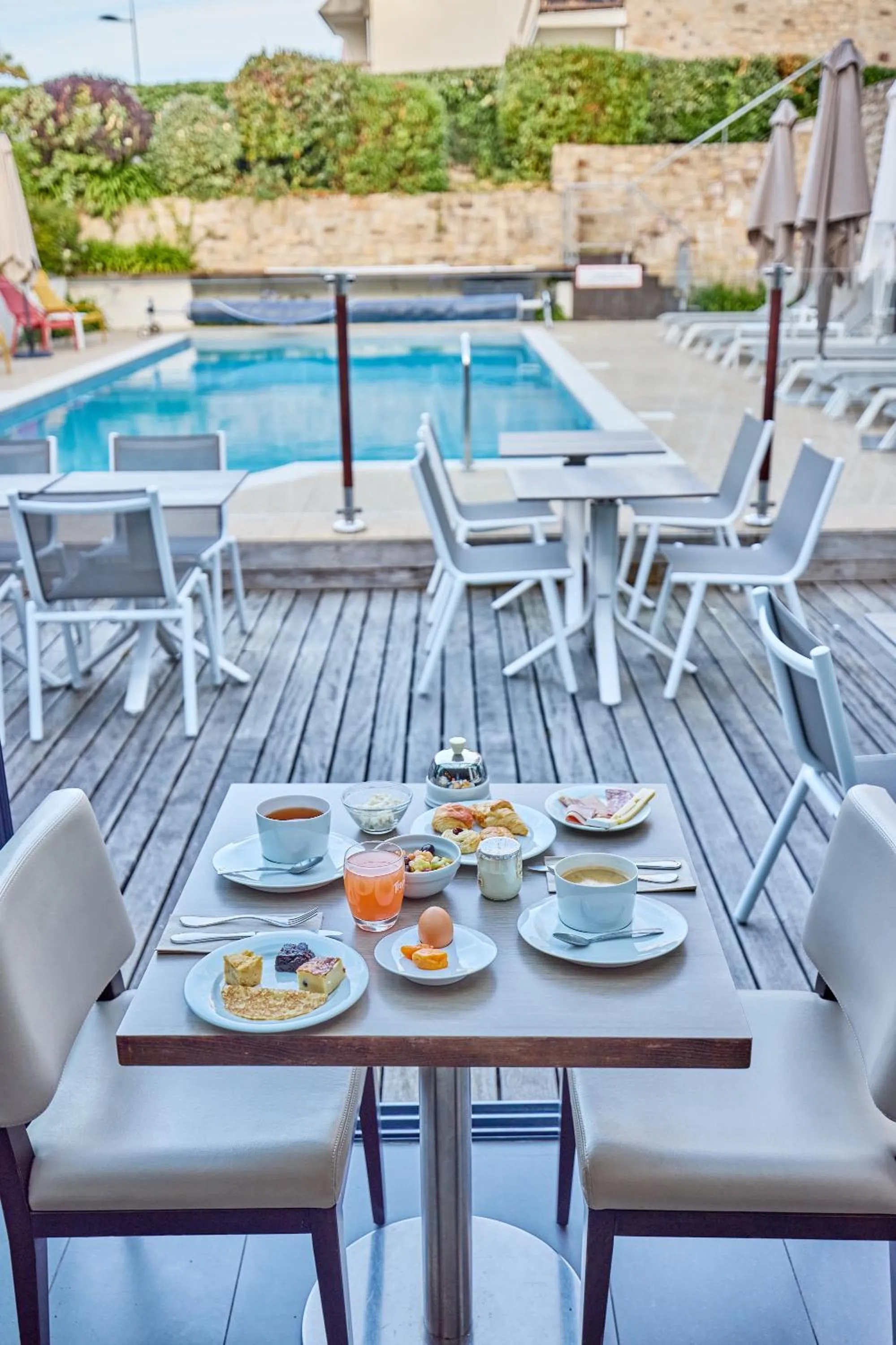 Continental breakfast in Le Churchill Hôtel & Spa