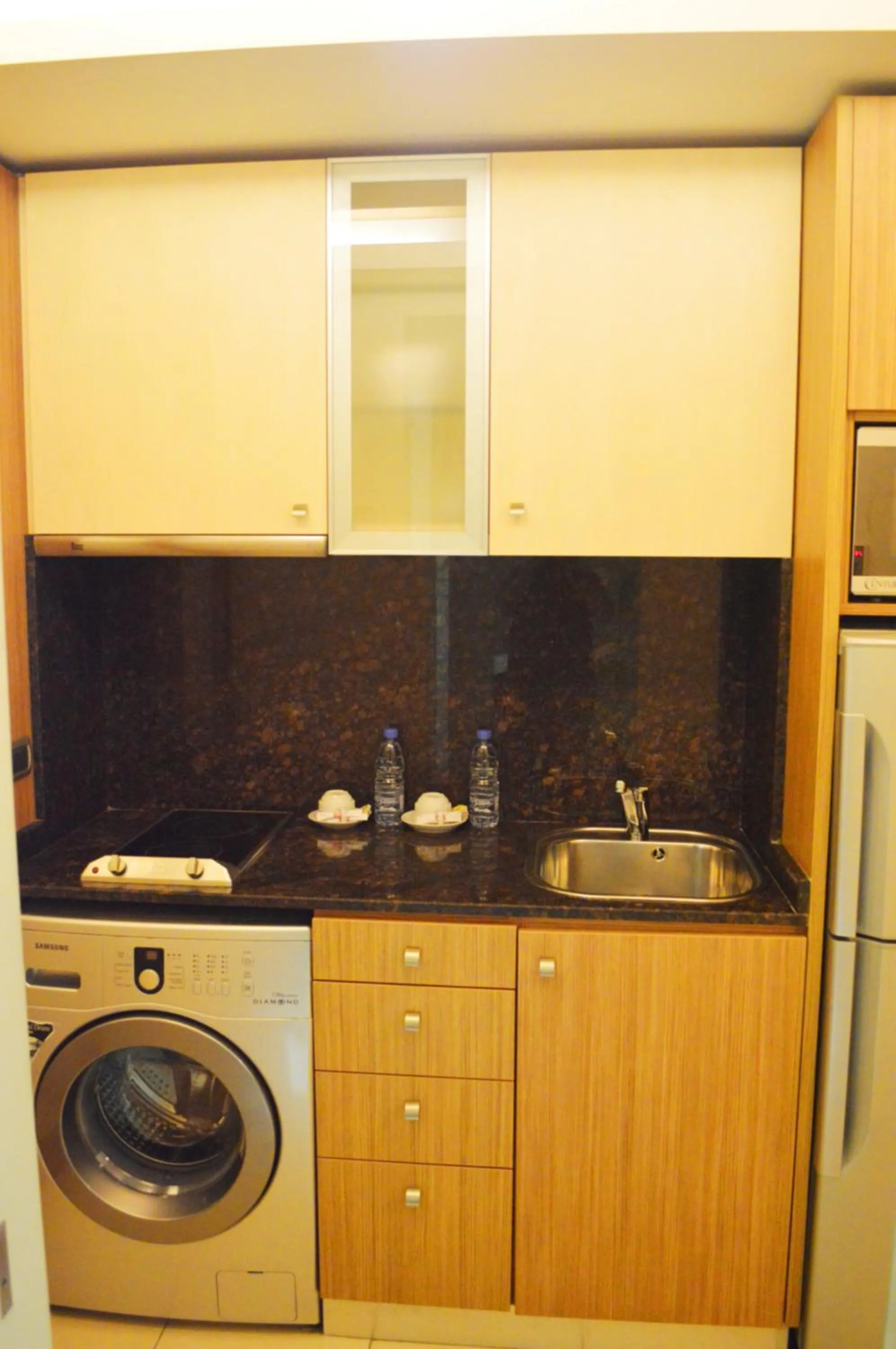 Kitchen or kitchenette in Hayali Suites