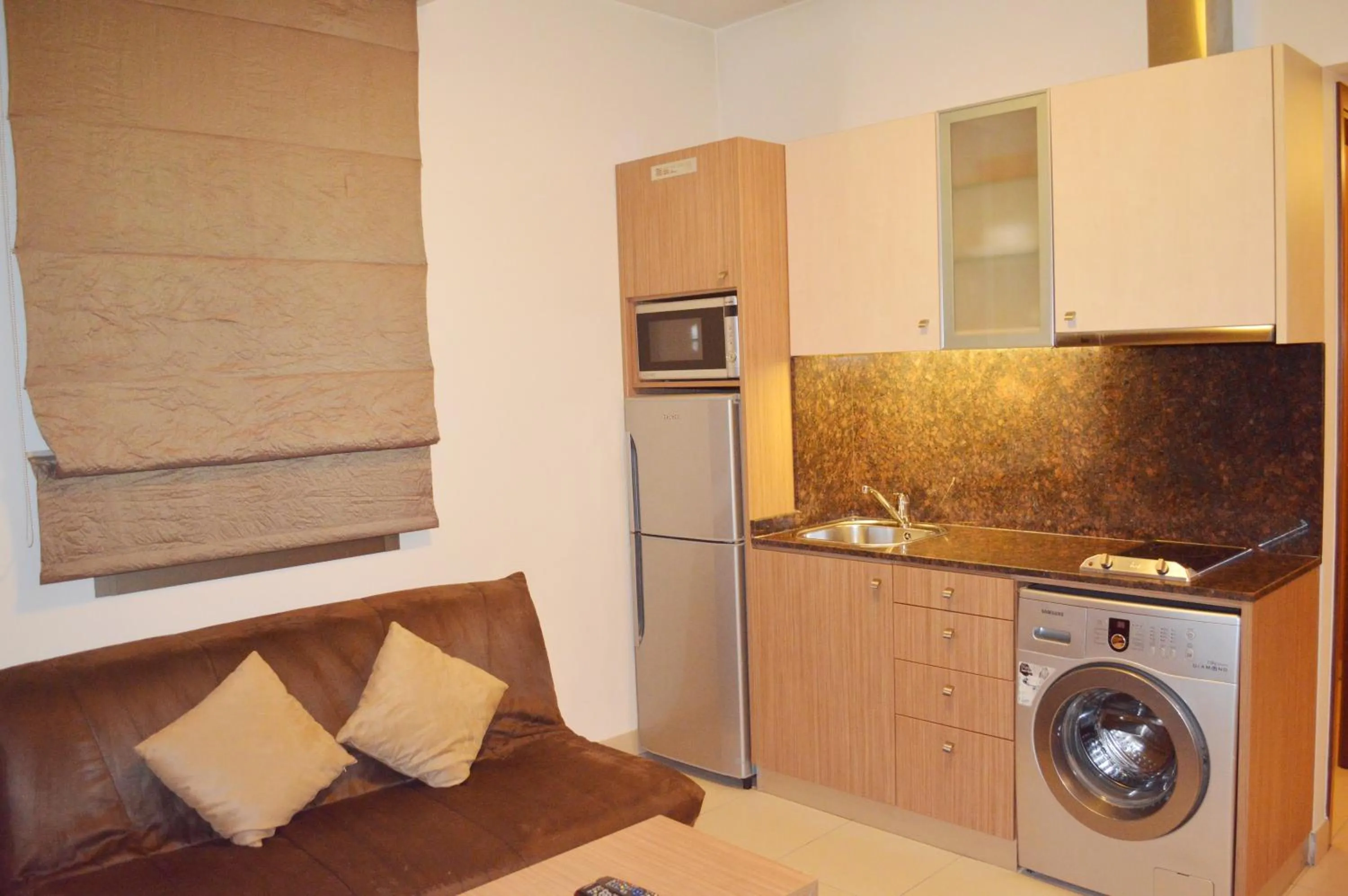 Kitchen or kitchenette in Hayali Suites