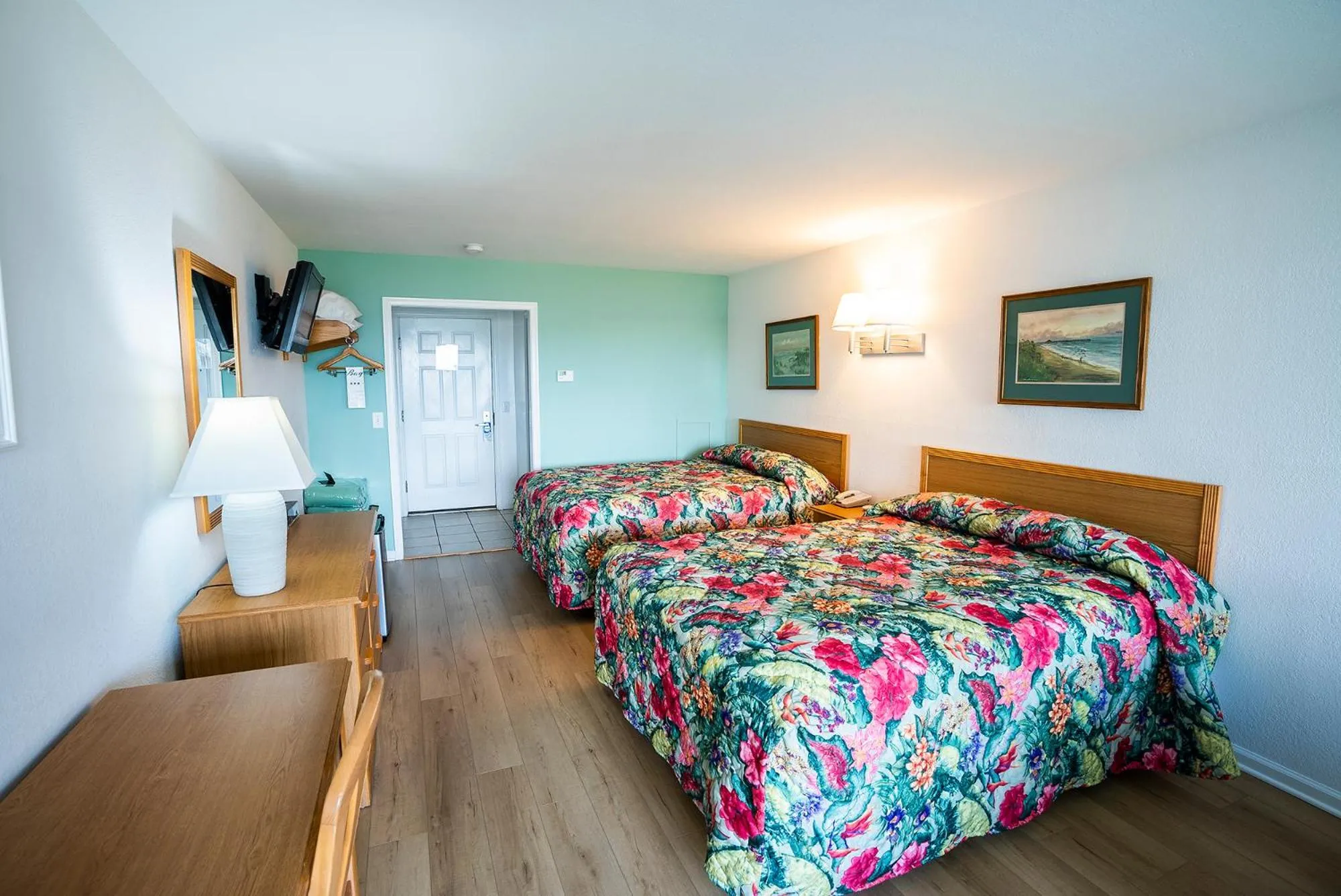 Queen Room - Disability Access in The Ocracoke Harbor Inn