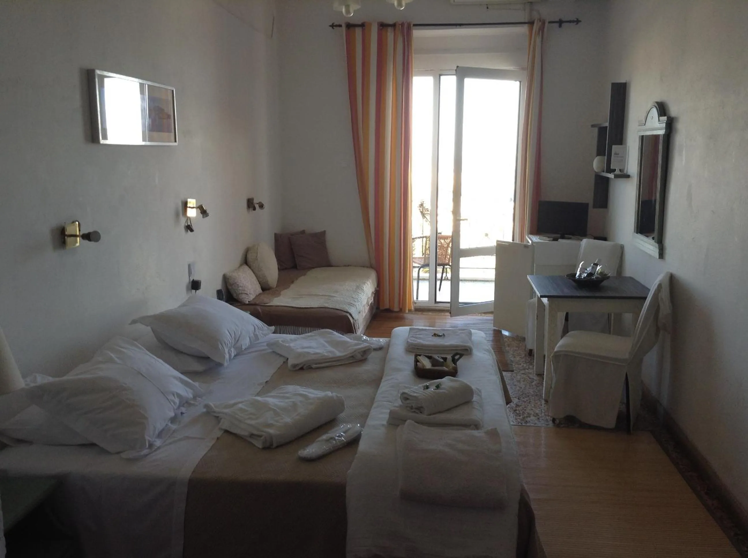 Decorative detail in Akrotiri Hotel