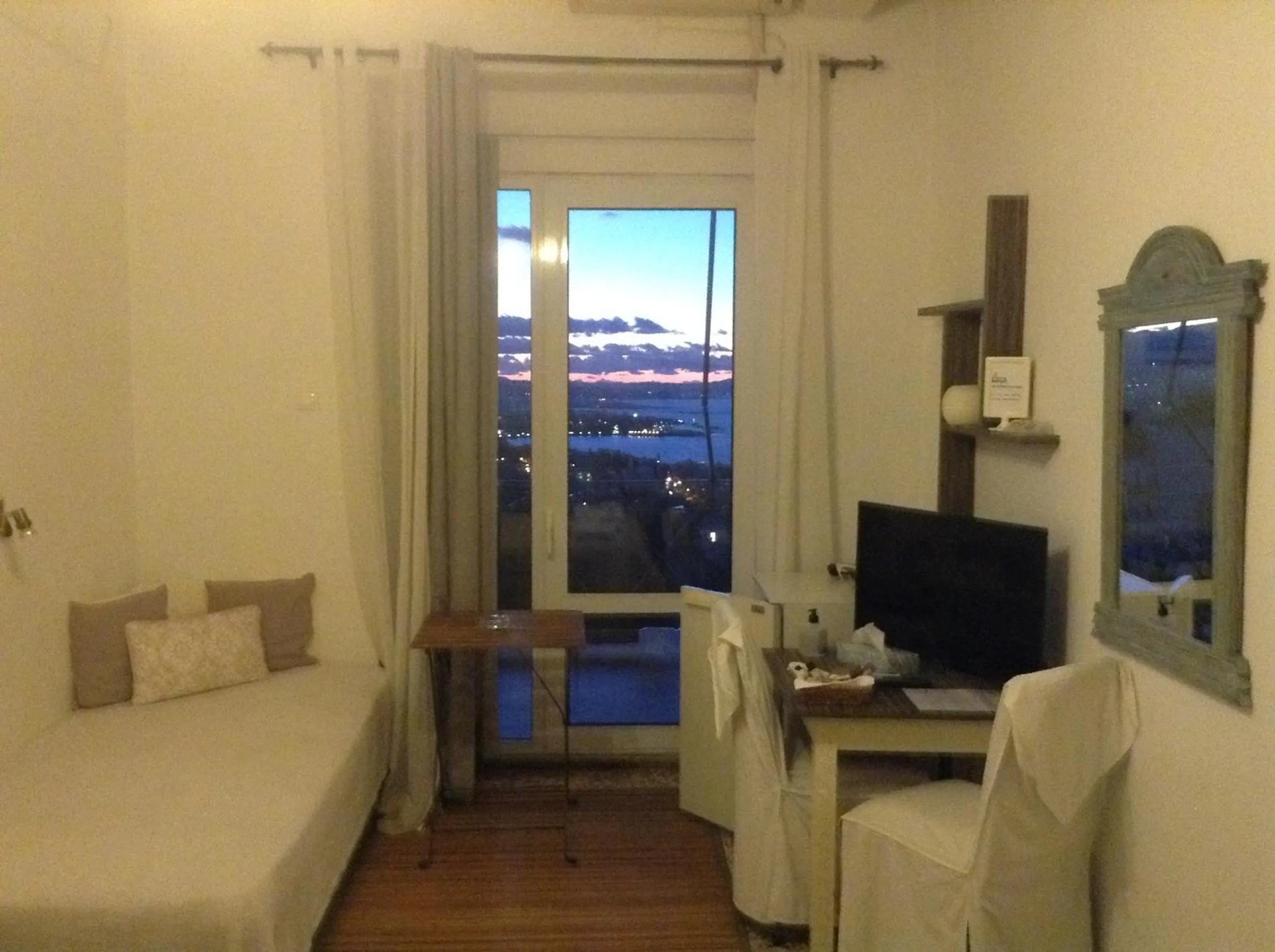 Bedroom in Akrotiri Hotel