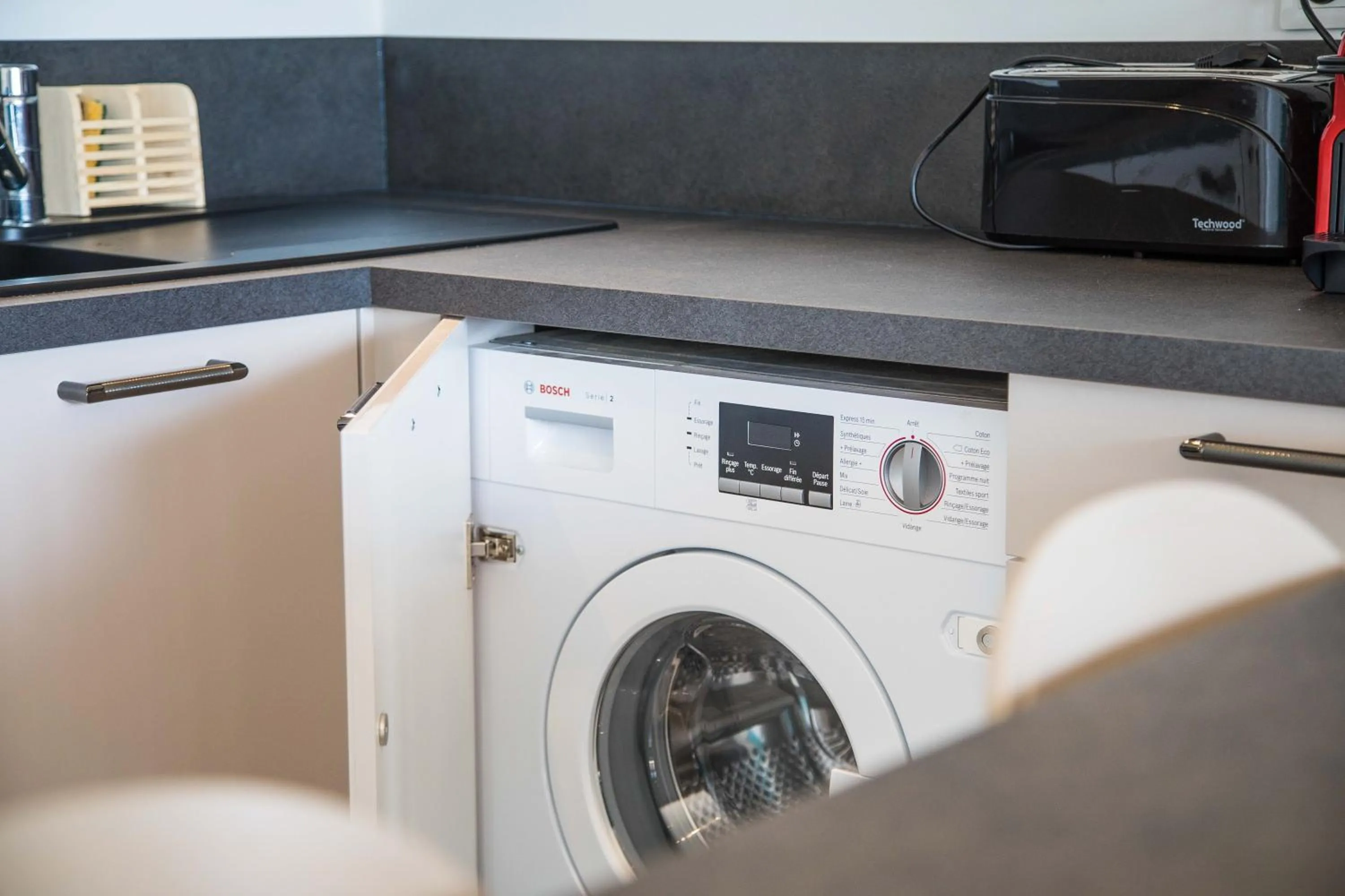 washing machine in Résidence Pierre & Vacances Premium Les Terrasses d'Arsella