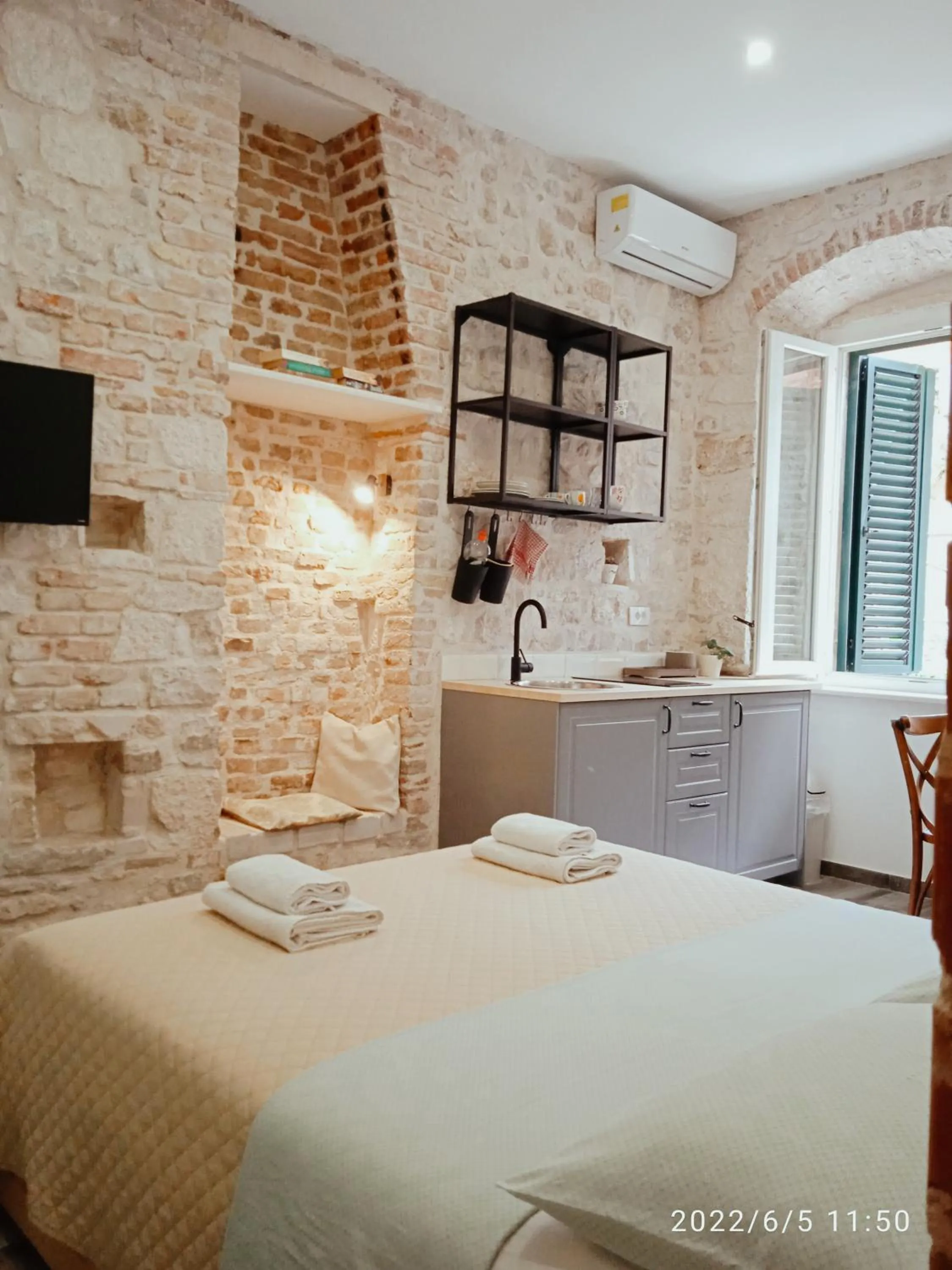 Bed in Rooms and Apartments Djanovic