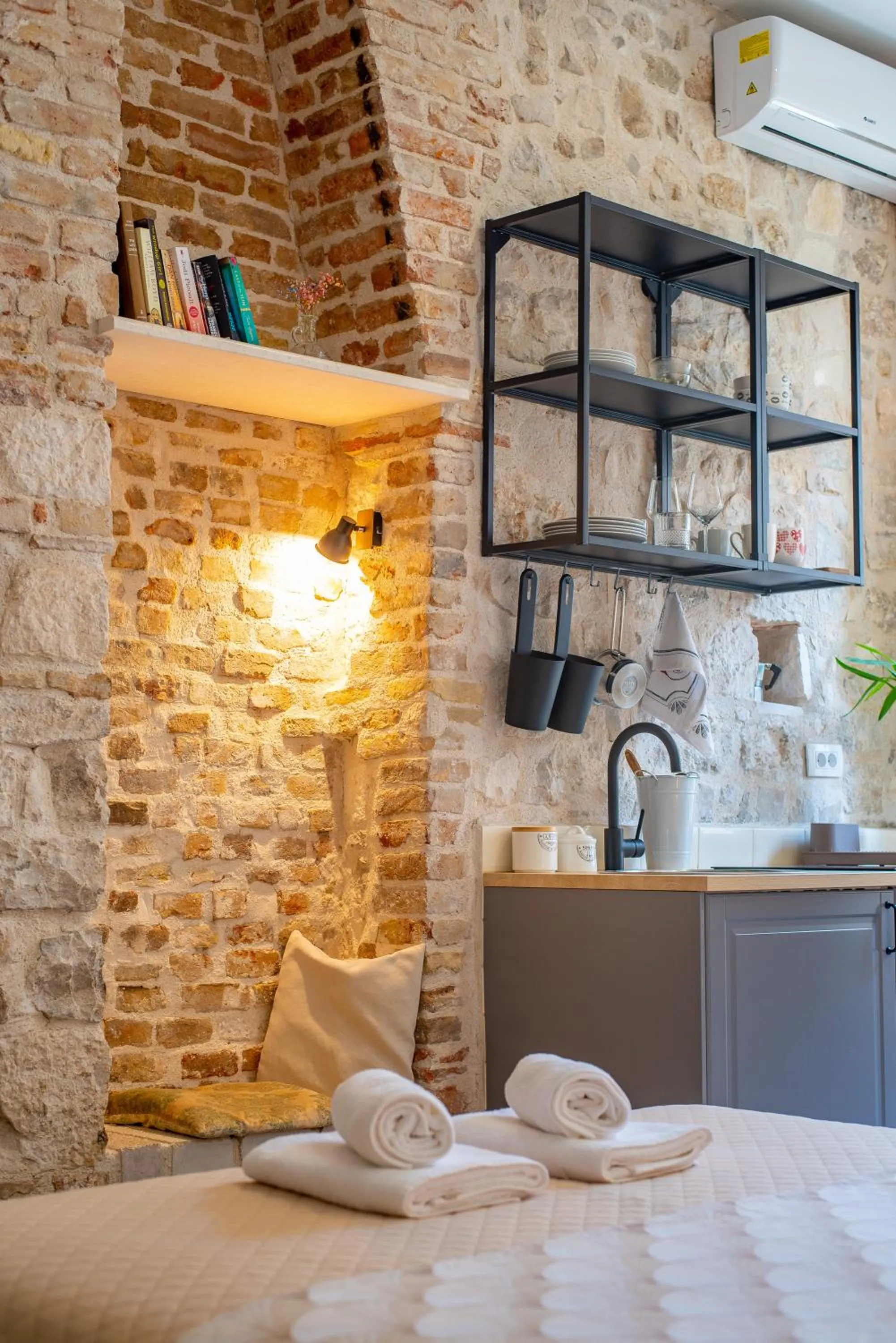 Bed in Rooms and Apartments Djanovic