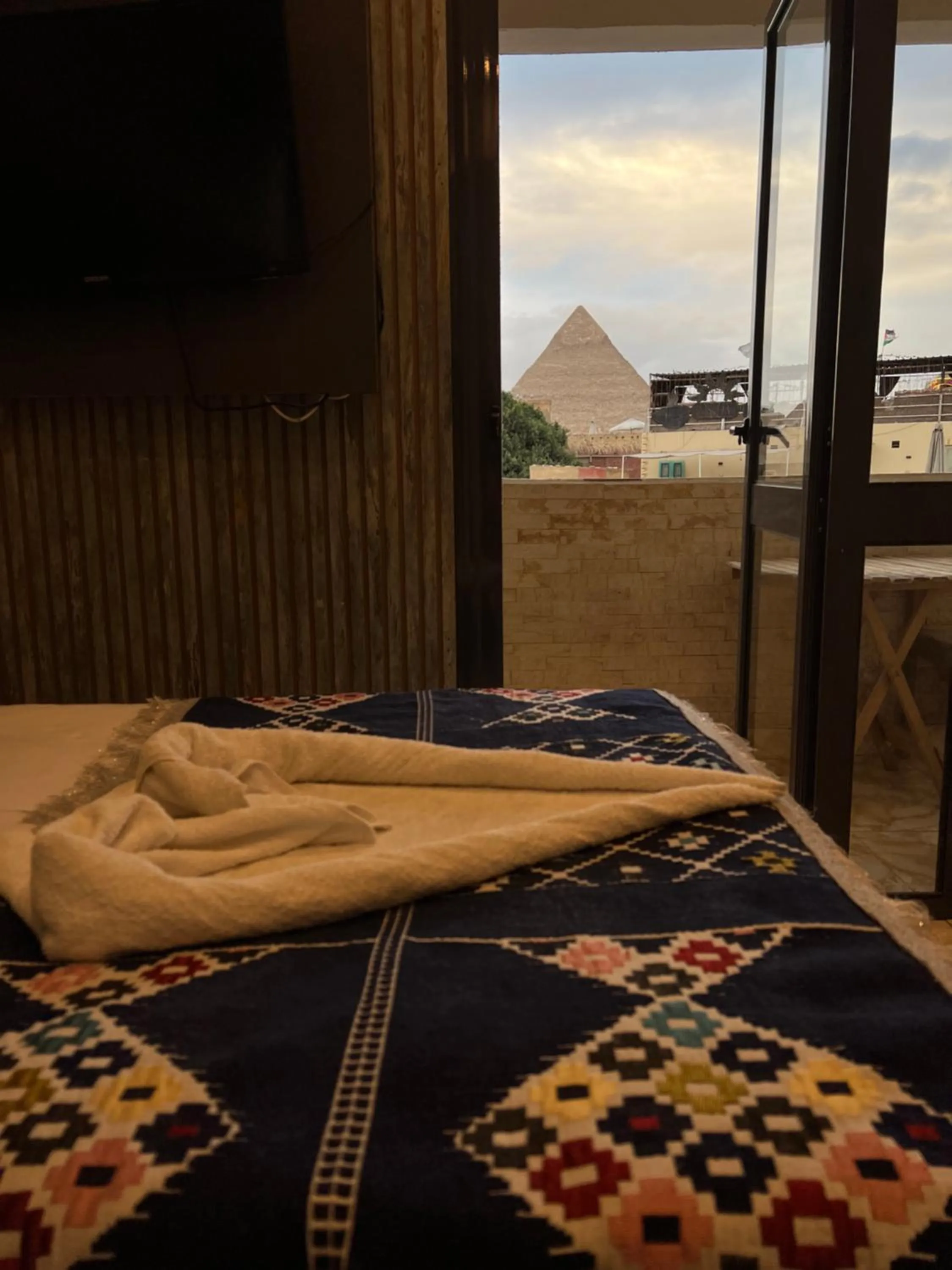Bed in Pyramids Top Inn
