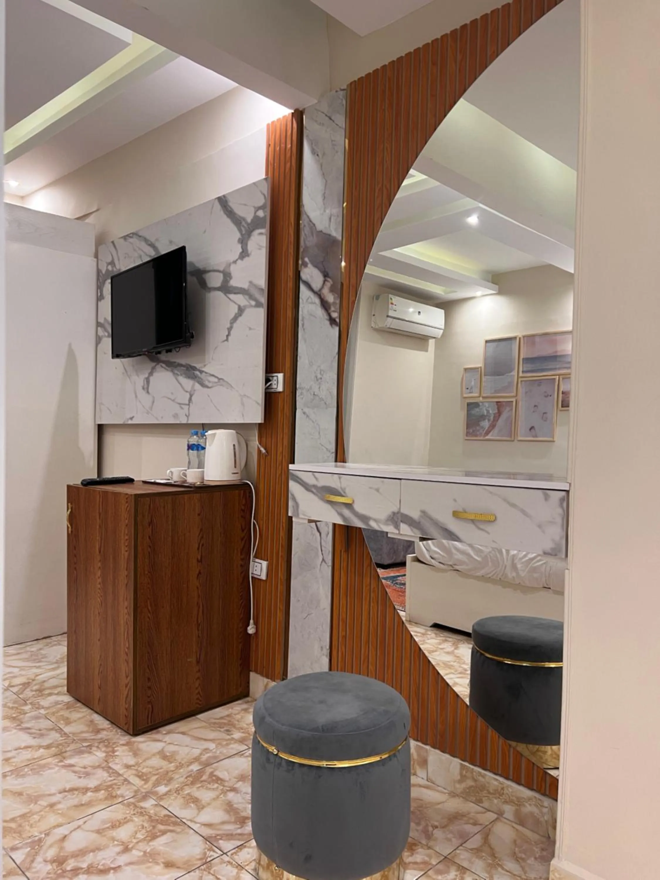 TV and multimedia in Pyramids Top Inn