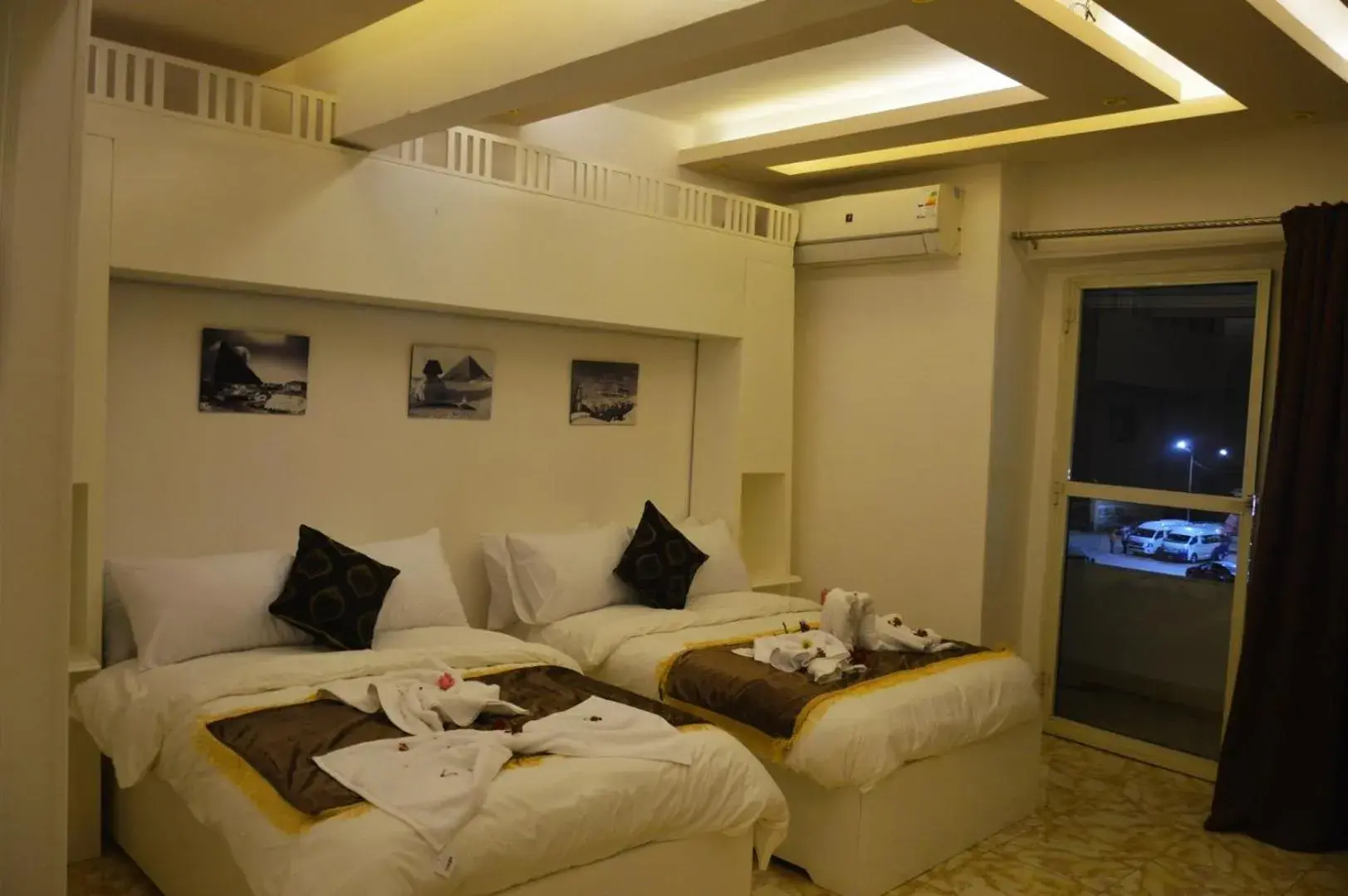 Triple Room with Balcony in Pyramids Top Inn Triple Room with Balcony in Pyramids Top Inn