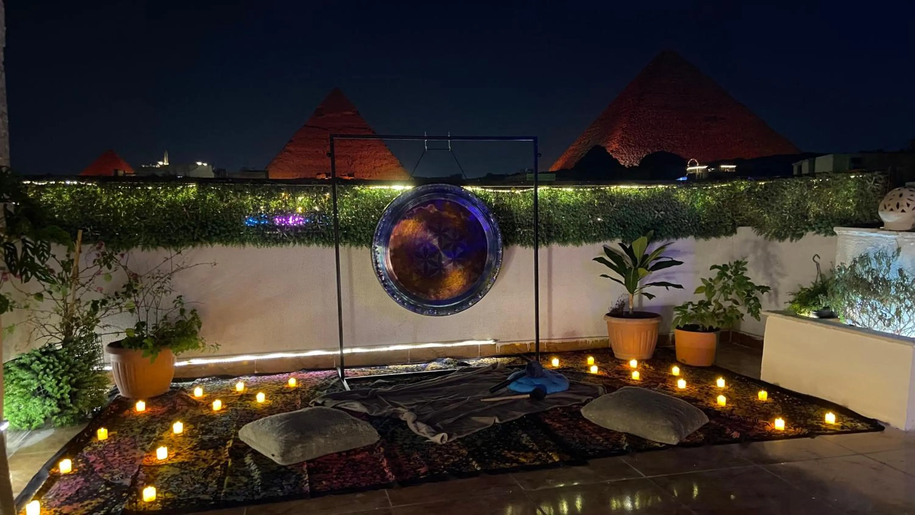 Night in Pyramids Top Inn