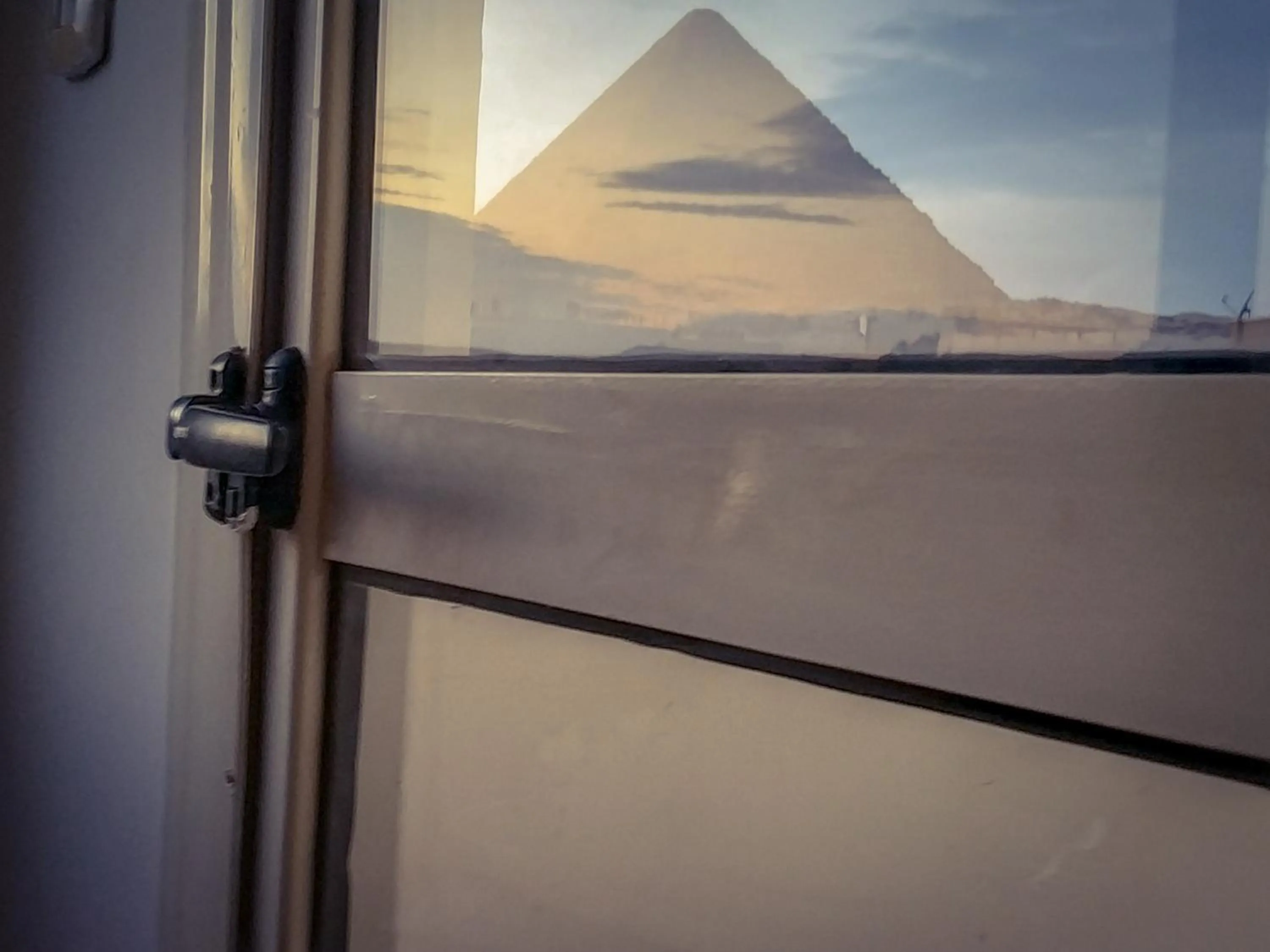 bunk bed in Pyramids Top Inn