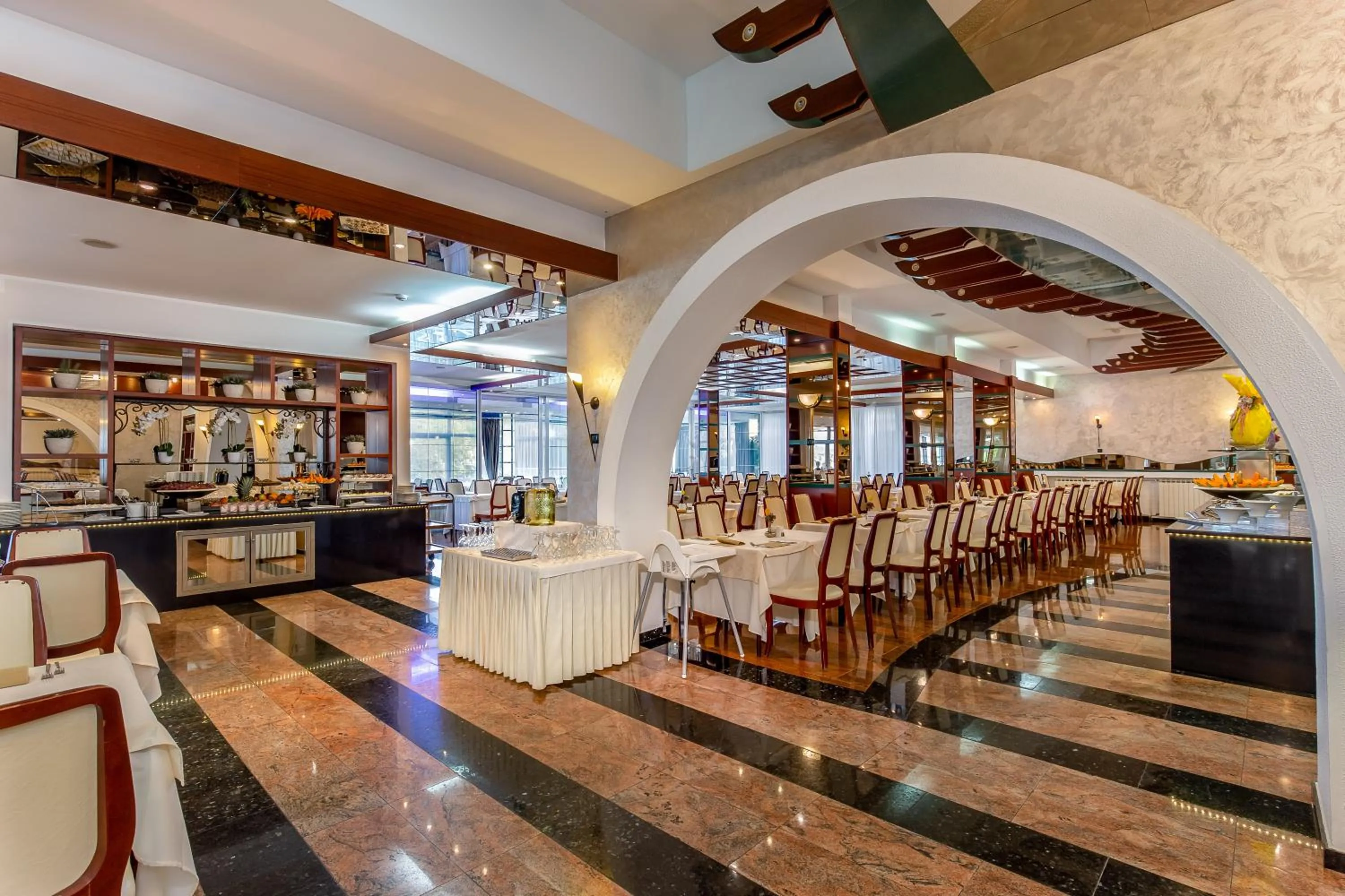 Restaurant/places to eat in Hotel Malin