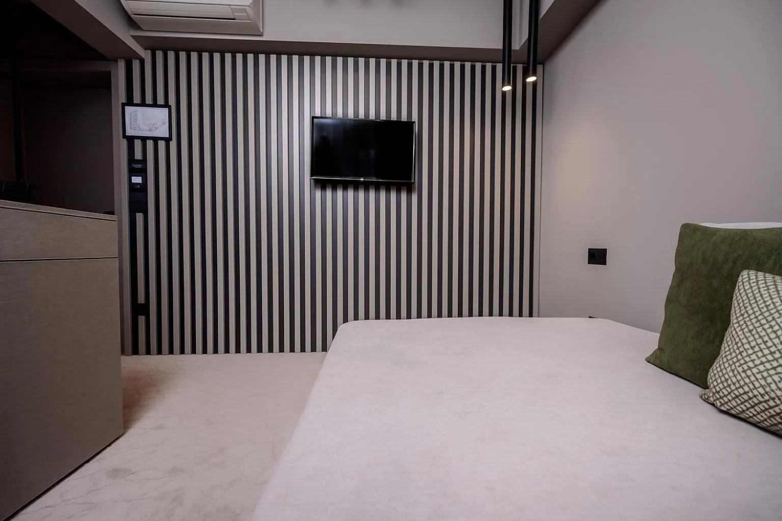 TV and multimedia, Bed in Hotel Malin