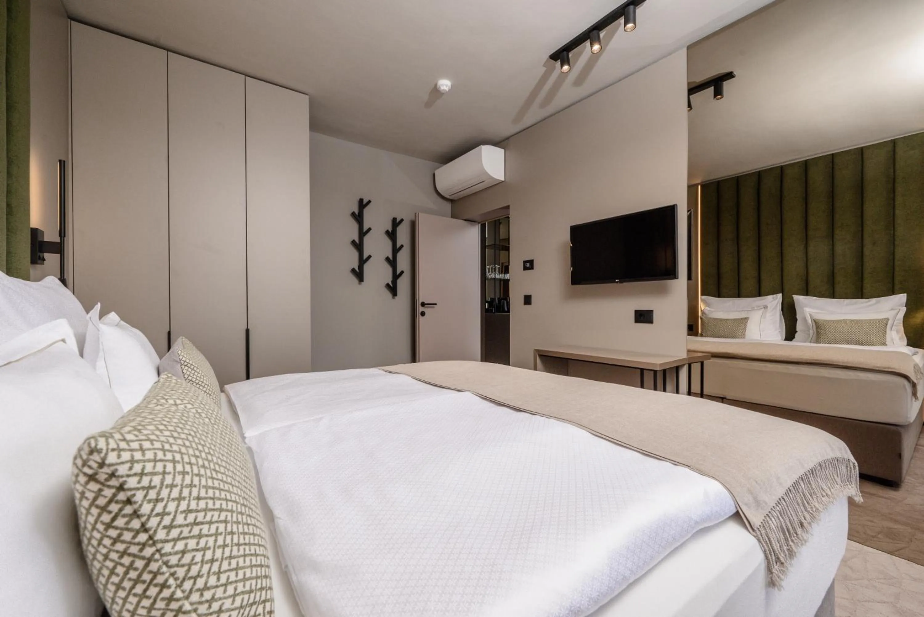 TV and multimedia, Bed in Hotel Malin