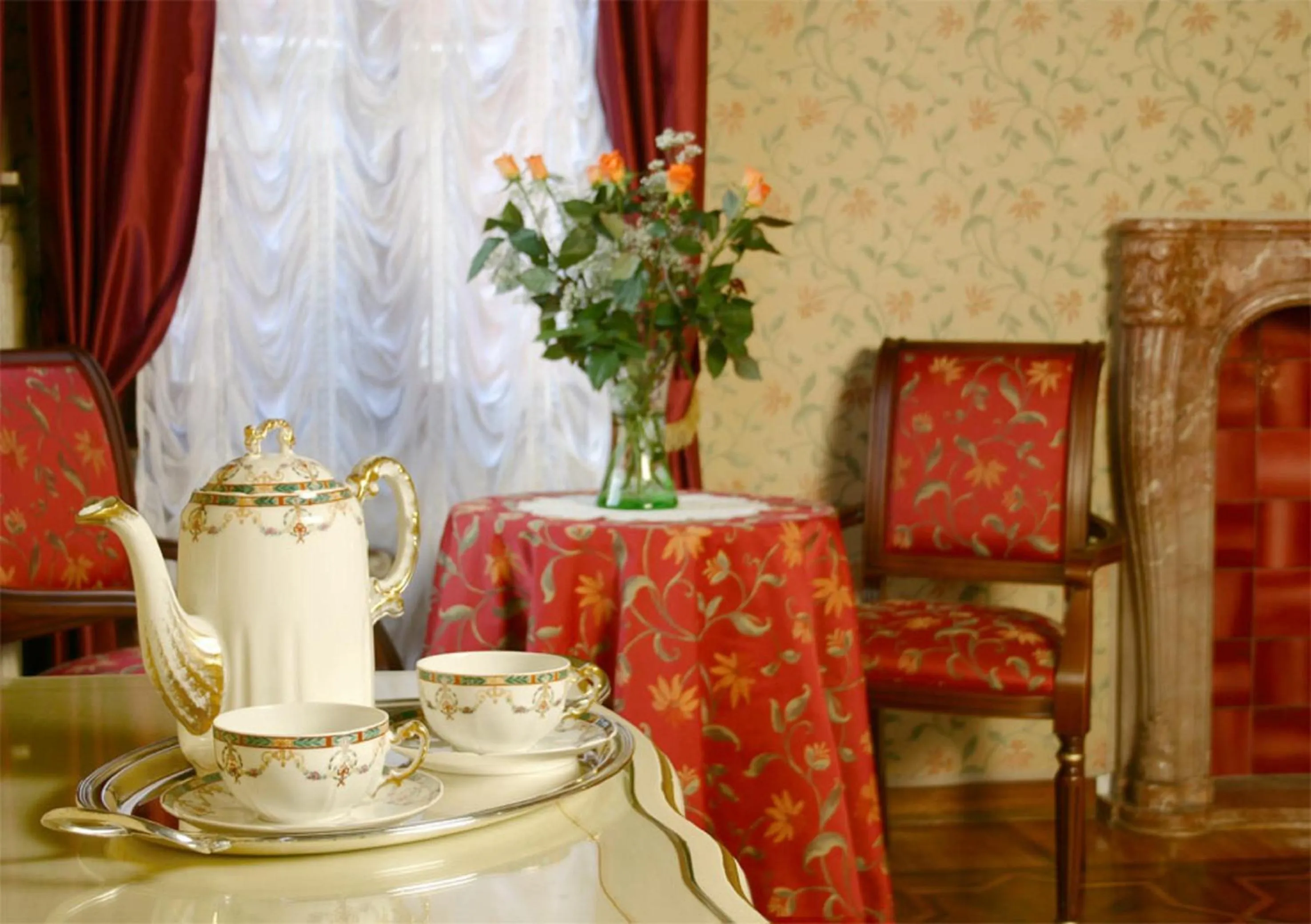 Restaurant/places to eat in Hotel At Leonard