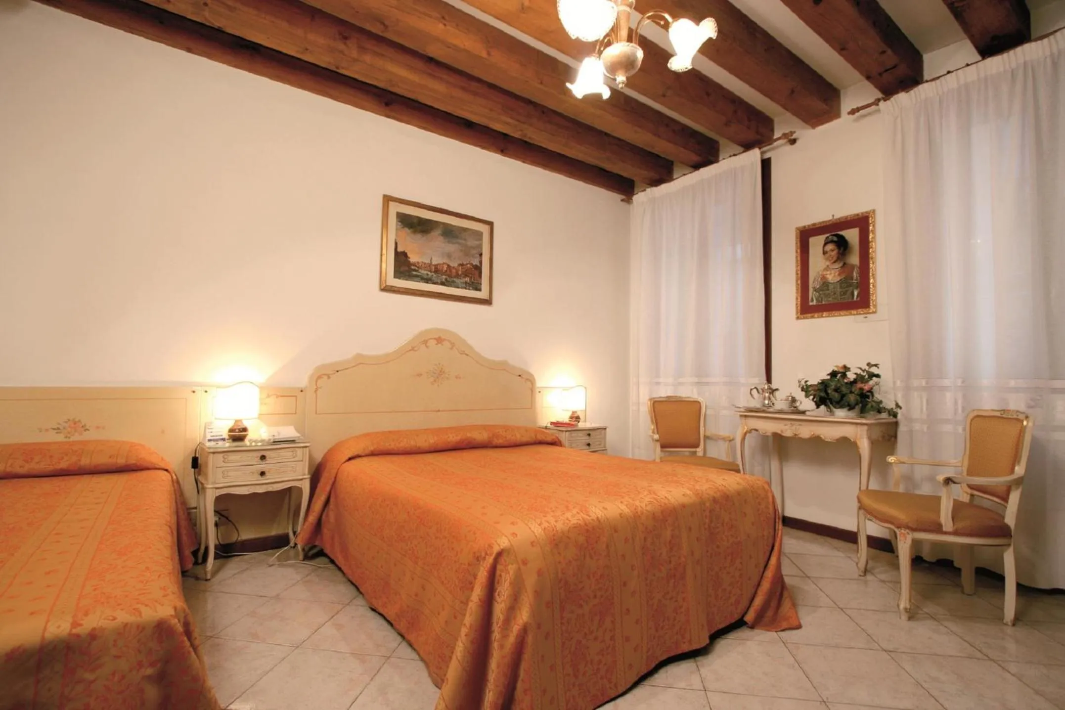 Photo of the whole room, Bed in Hotel At Leonard