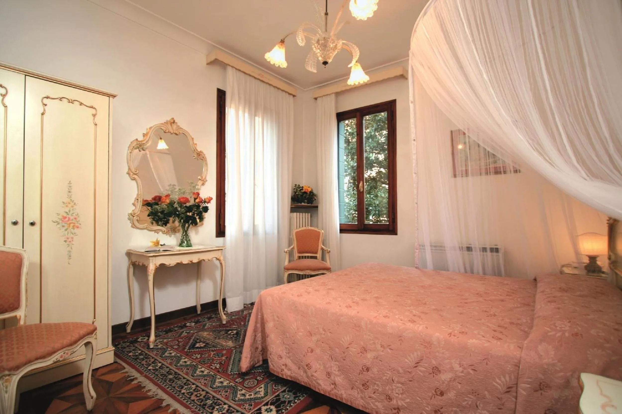 Photo of the whole room, Bed in Hotel At Leonard