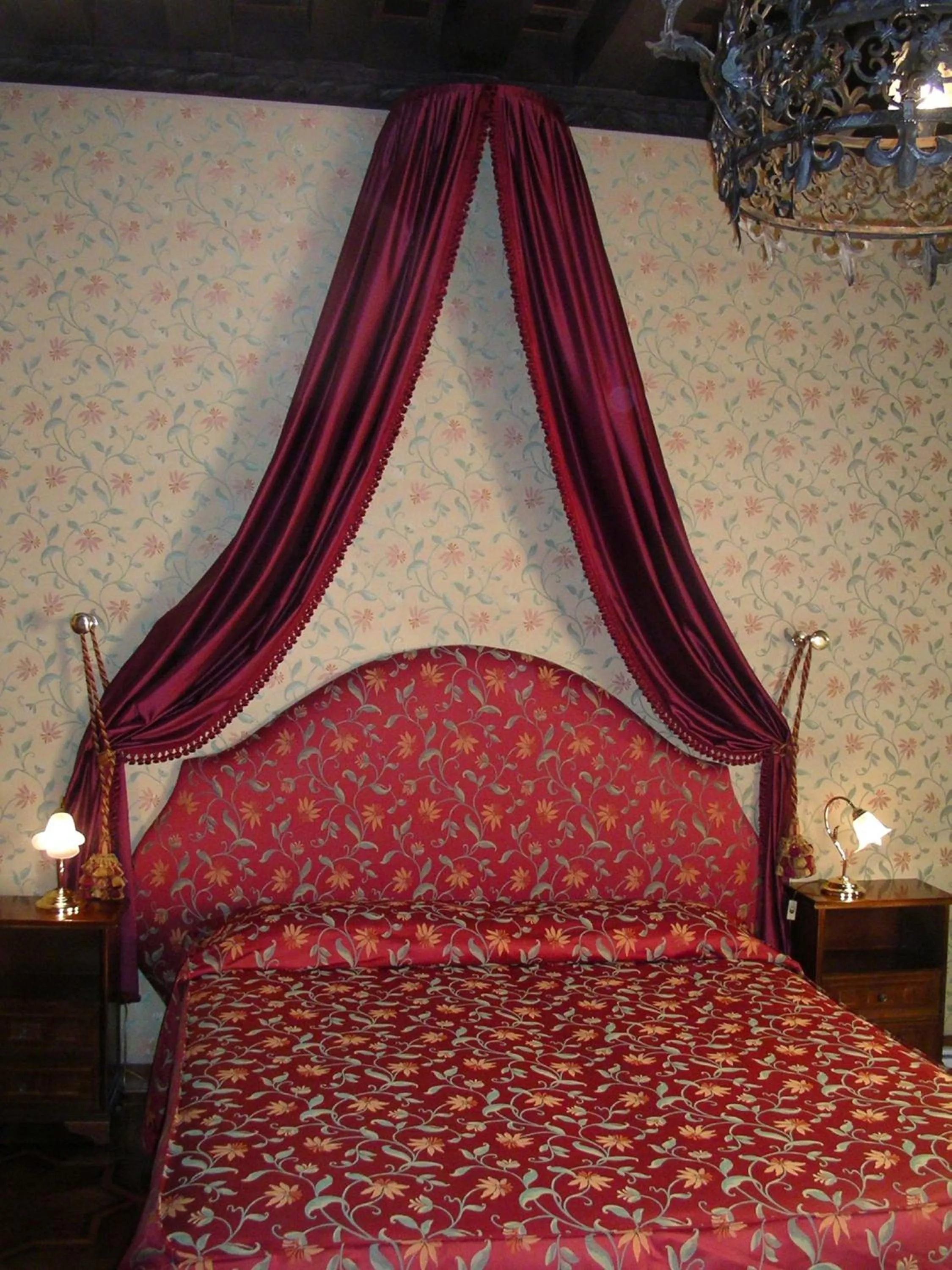 Bed in Hotel At Leonard