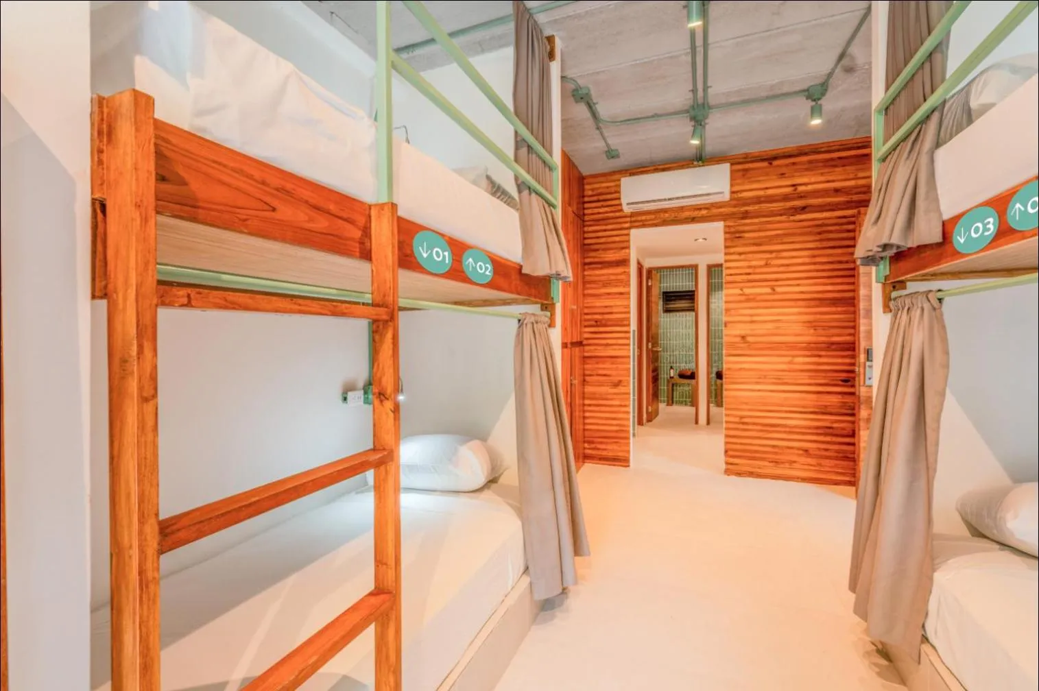 Bed in Mayan Monkey Isla Mujeres - Social Hotel