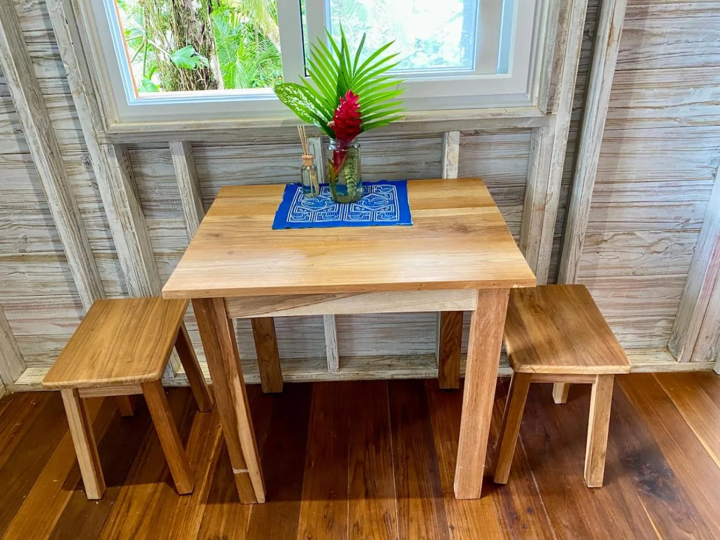 Area and facilities in Bird Island Bungalows